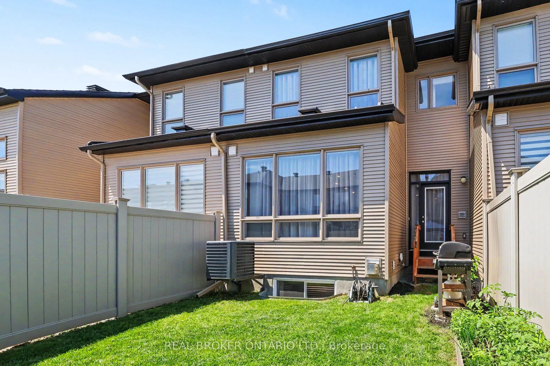 769 Cairn Crescent