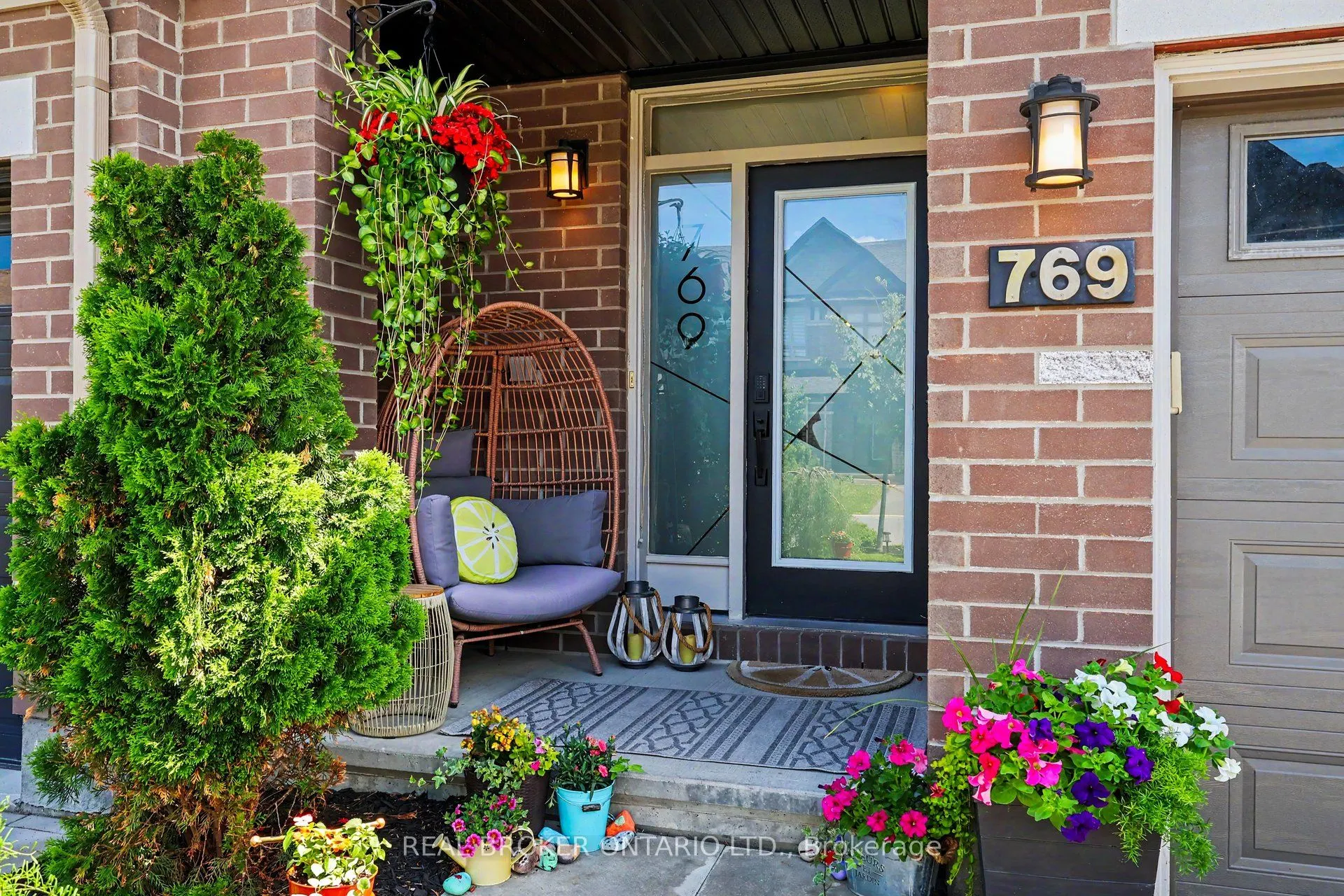 769 Cairn Crescent