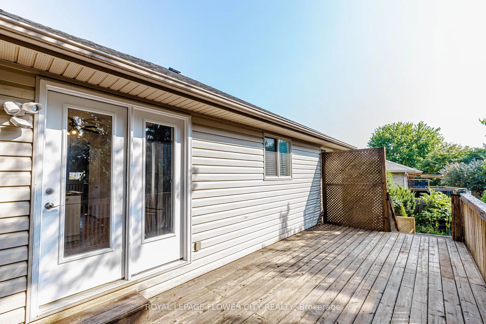 47 QUEENSWAY Drive