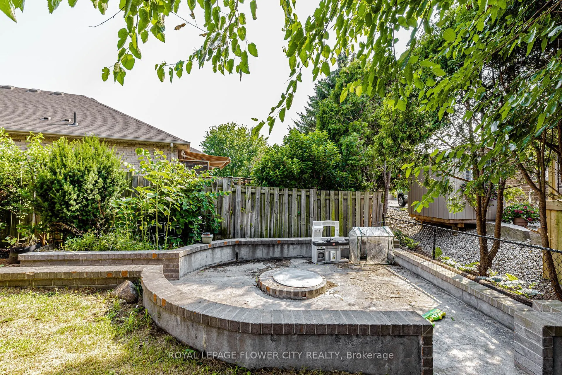 47 QUEENSWAY Drive