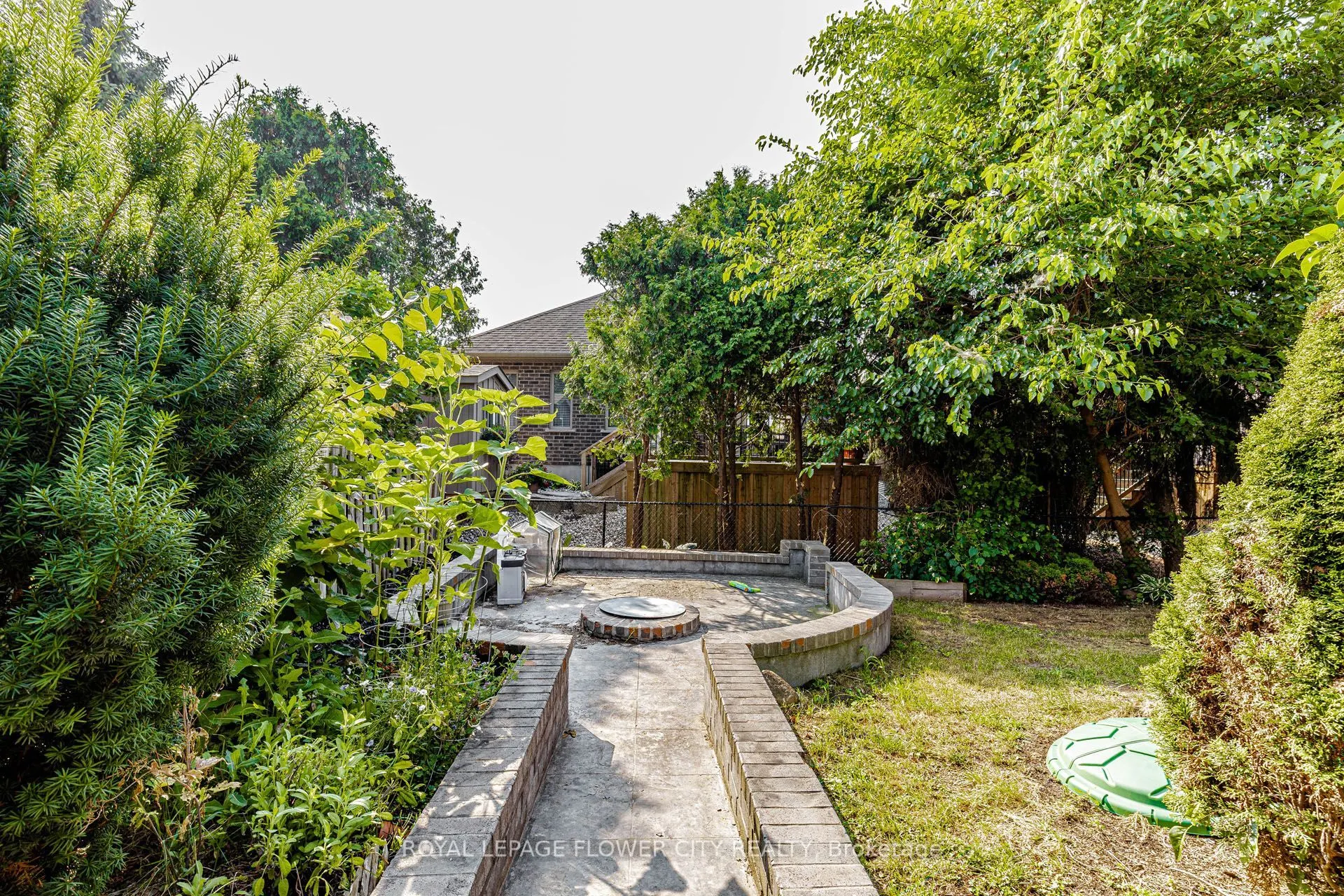 47 QUEENSWAY Drive