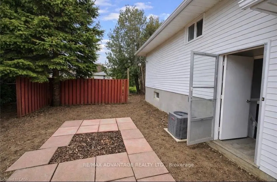 9 Camelot Crescent