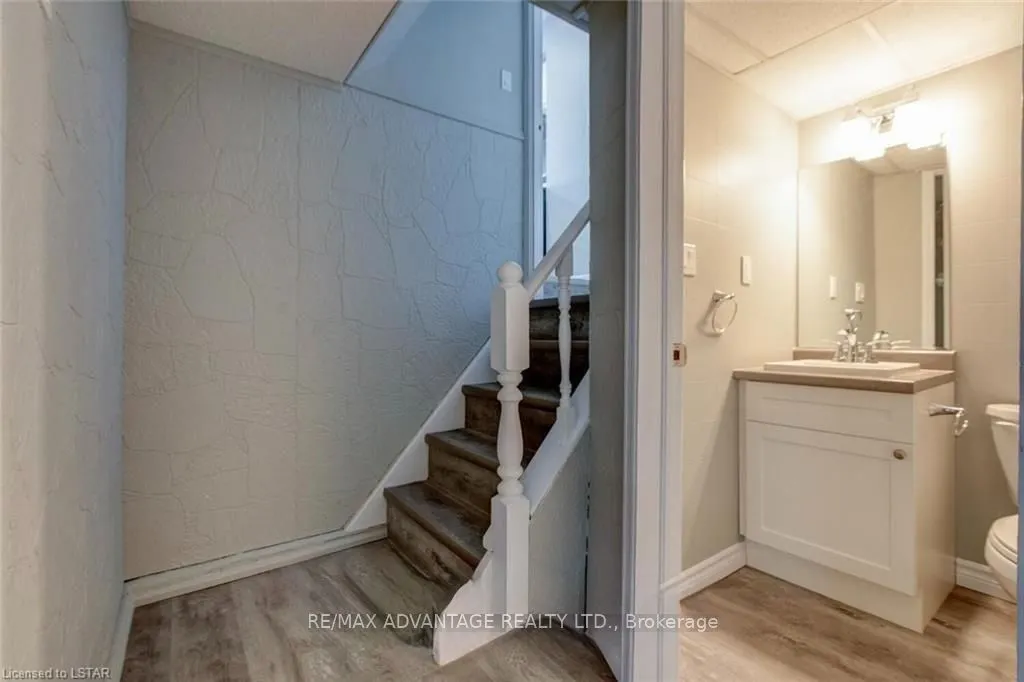 9 Camelot Crescent