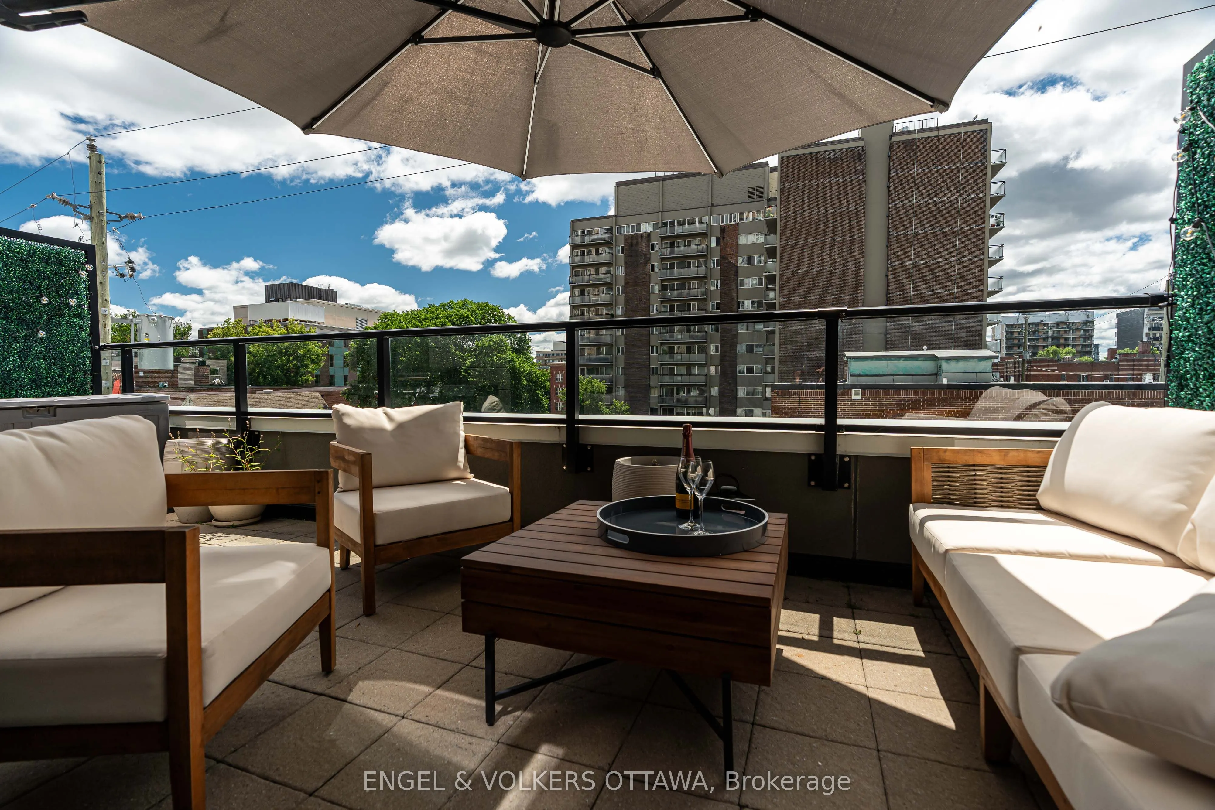 197 Lisgar Street #218
