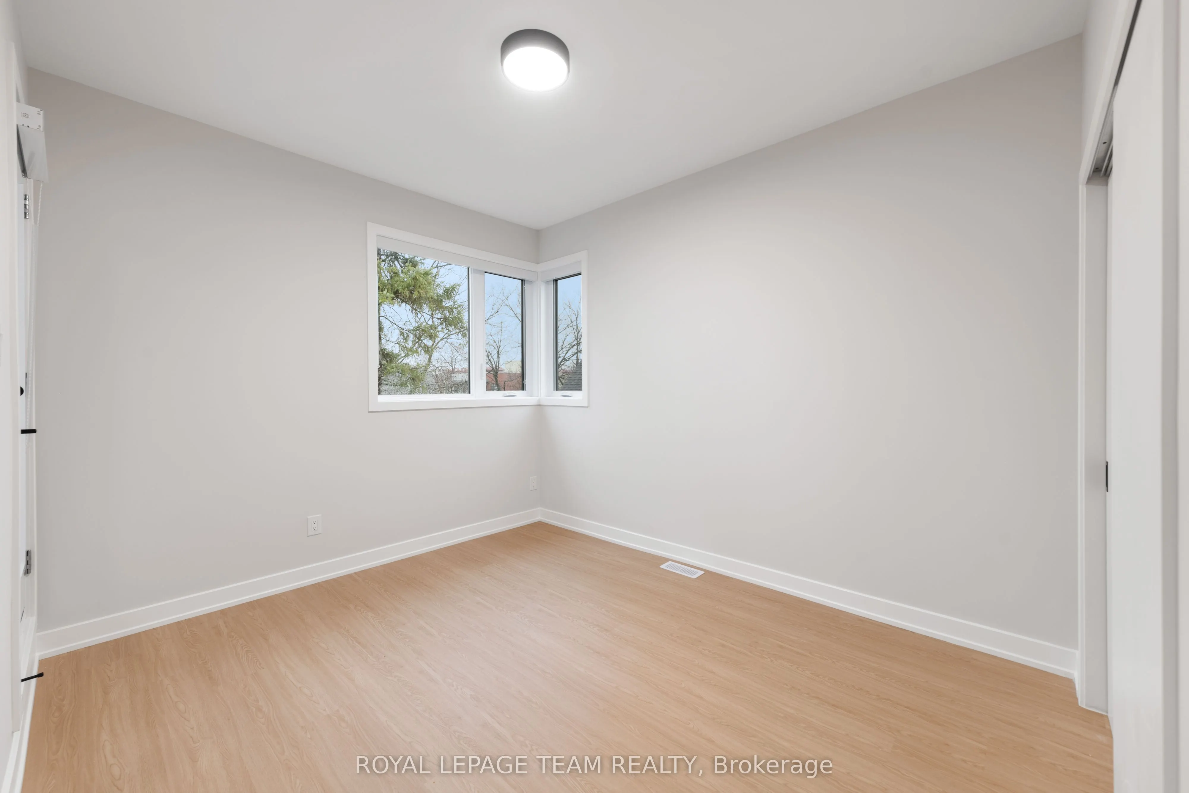 49 GROSVENOR Avenue #3