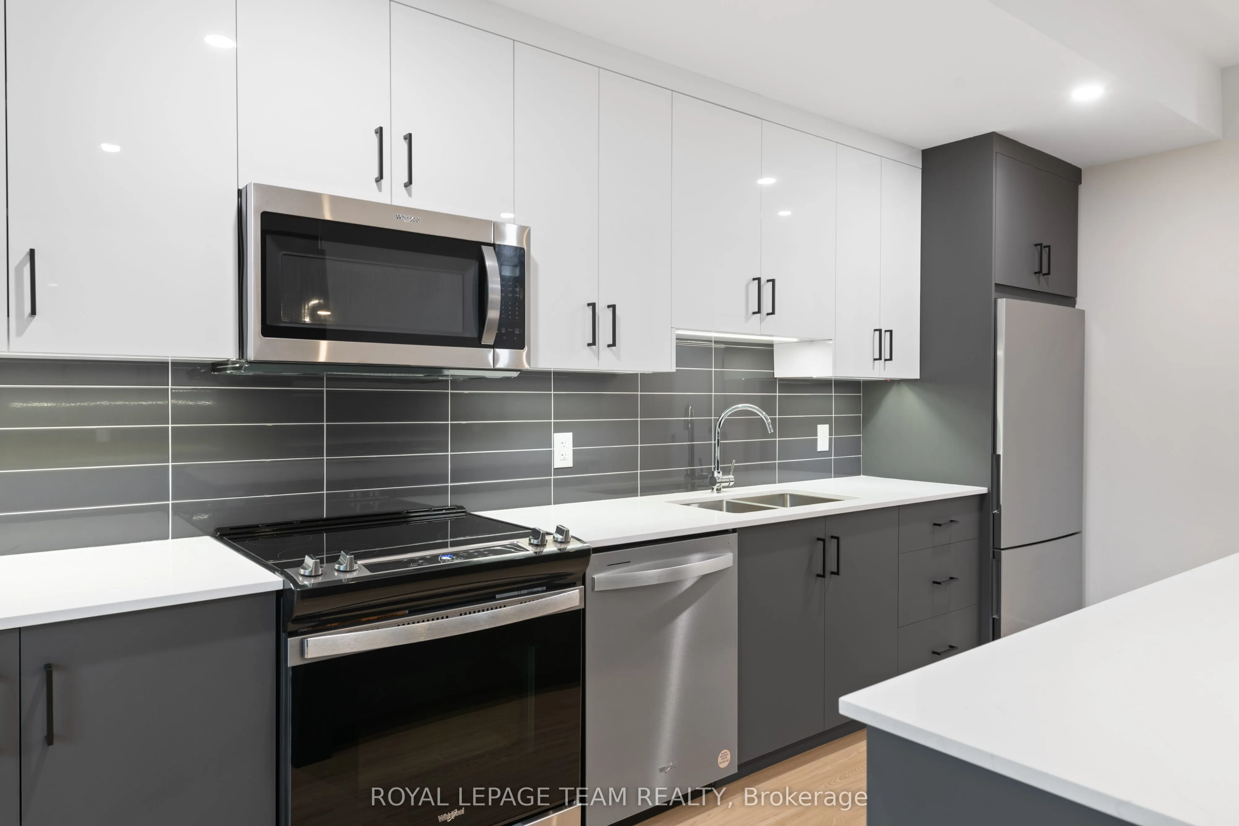 49 GROSVENOR Avenue #3