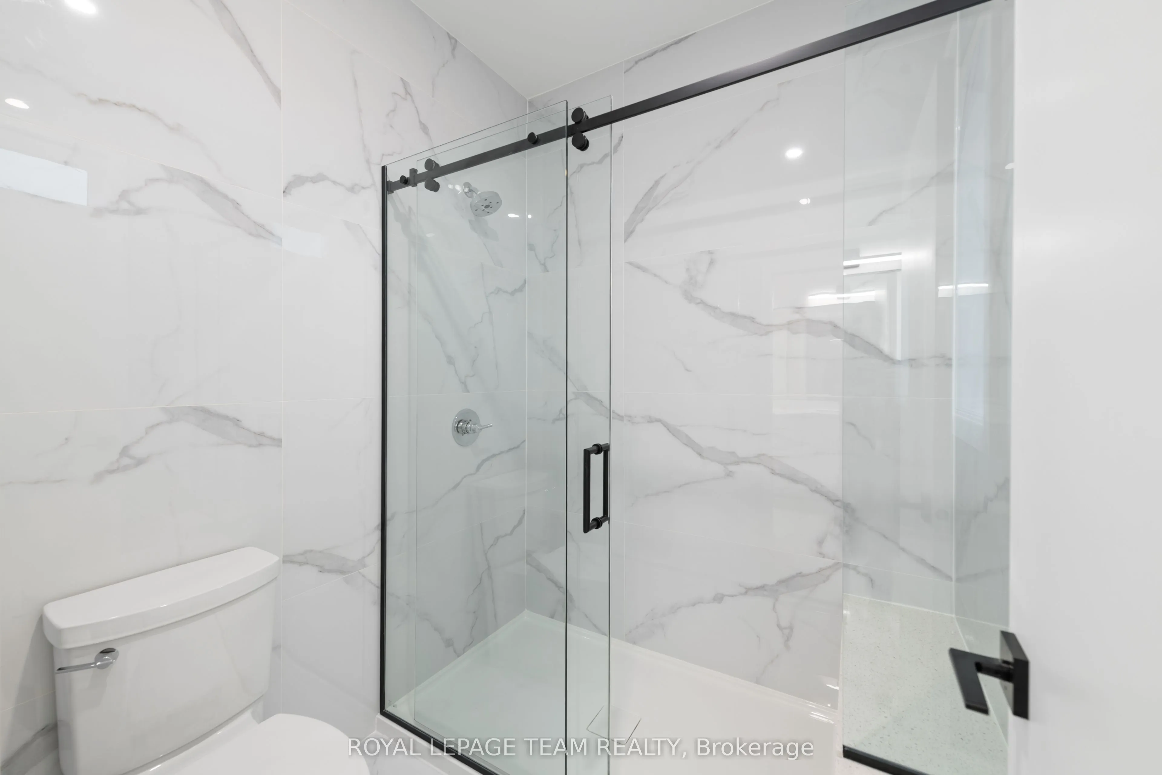 49 GROSVENOR Avenue #3