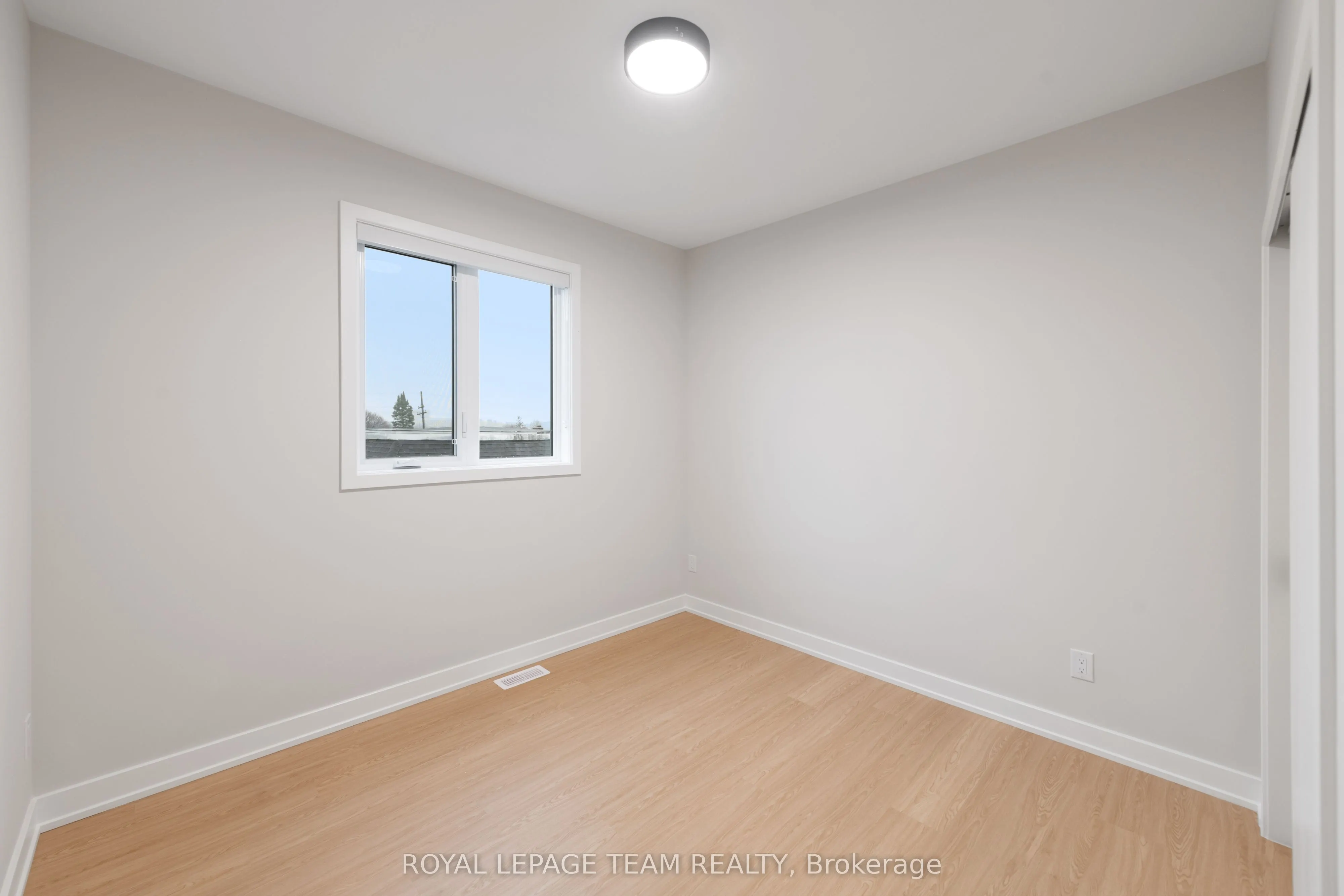 49 GROSVENOR Avenue #3