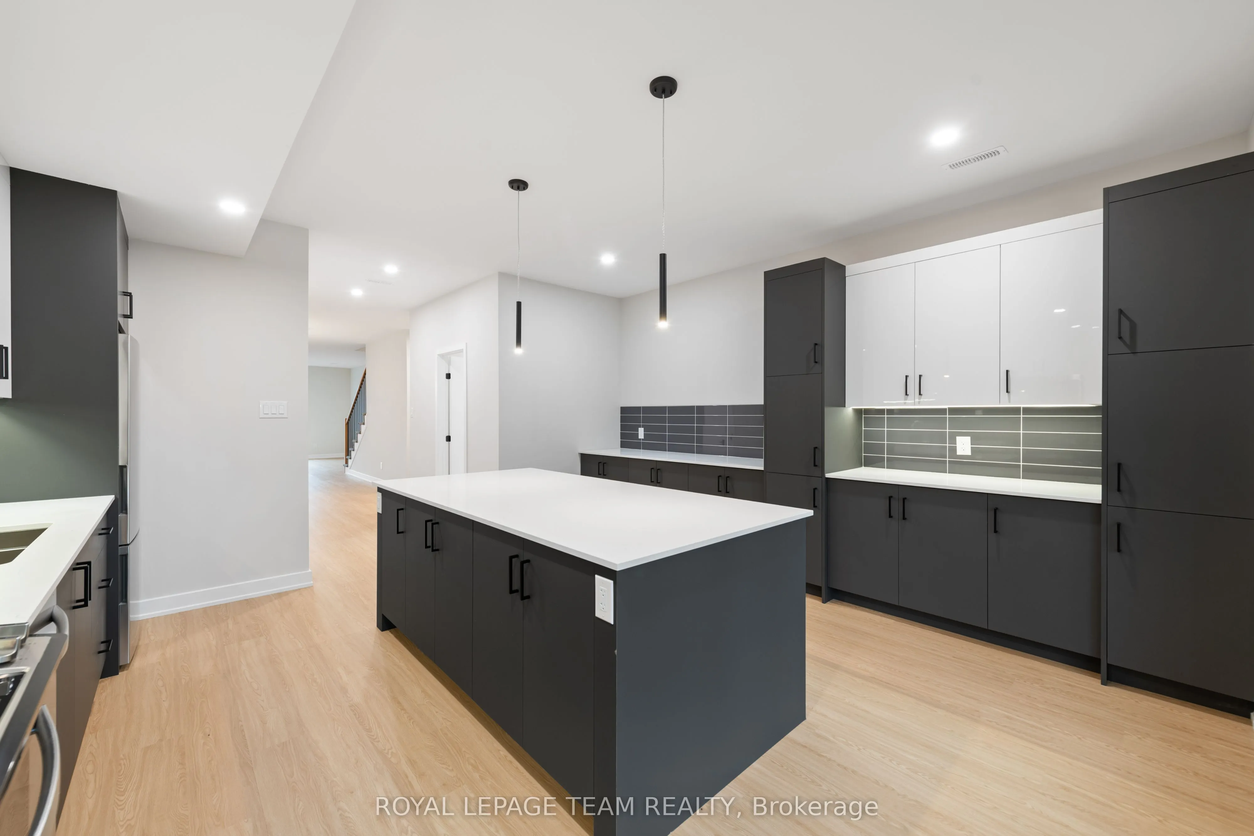 49 GROSVENOR Avenue #3