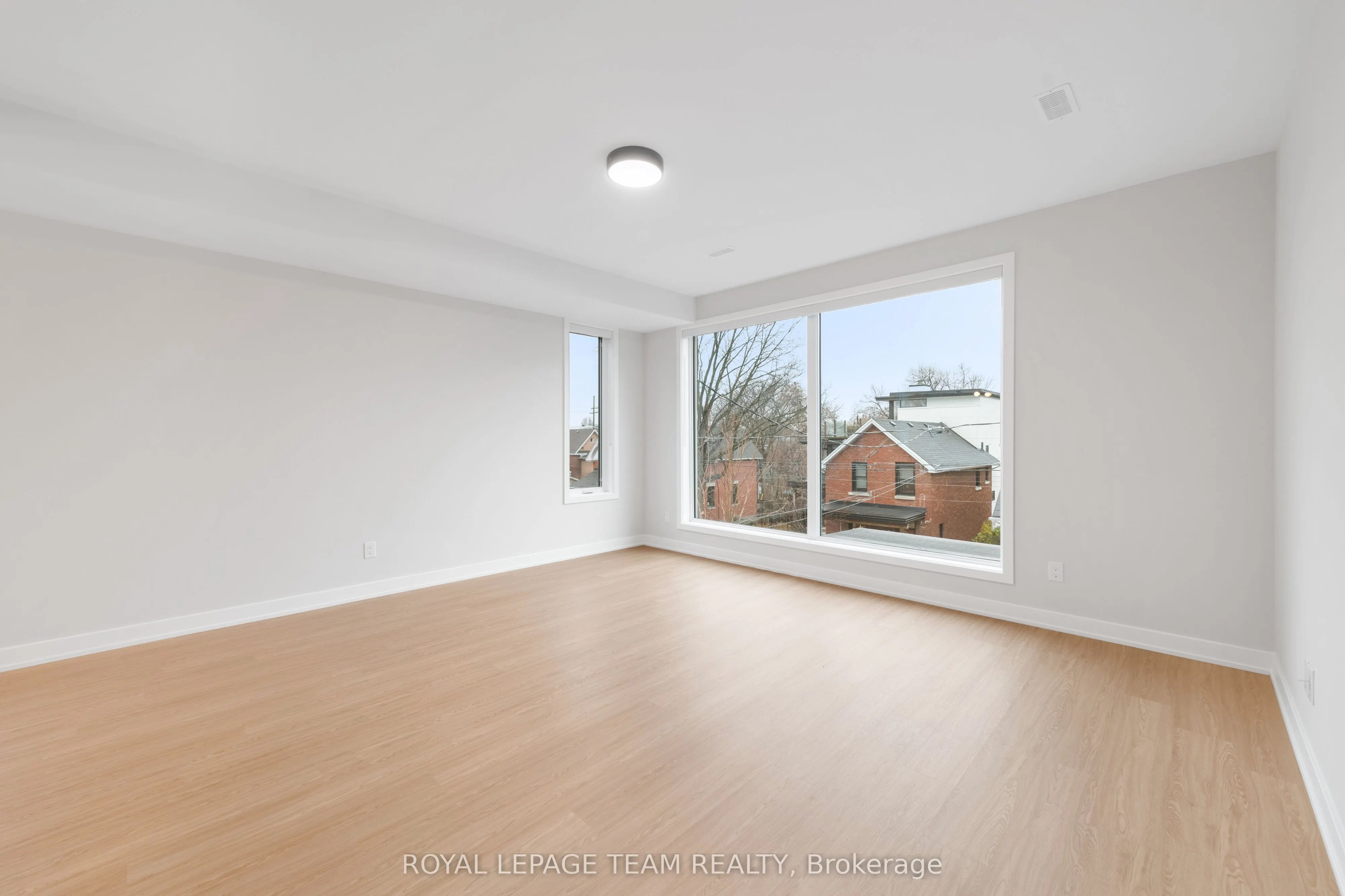 49 GROSVENOR Avenue #3
