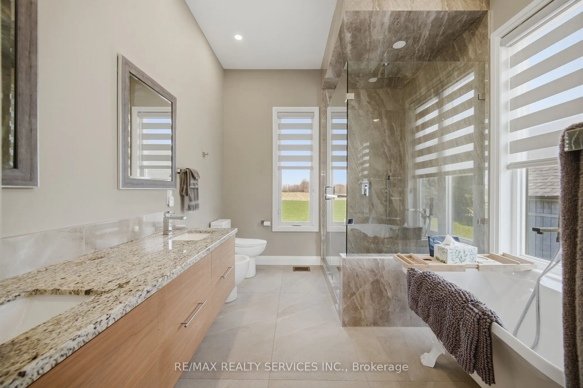 9522 Wellington 22 Road