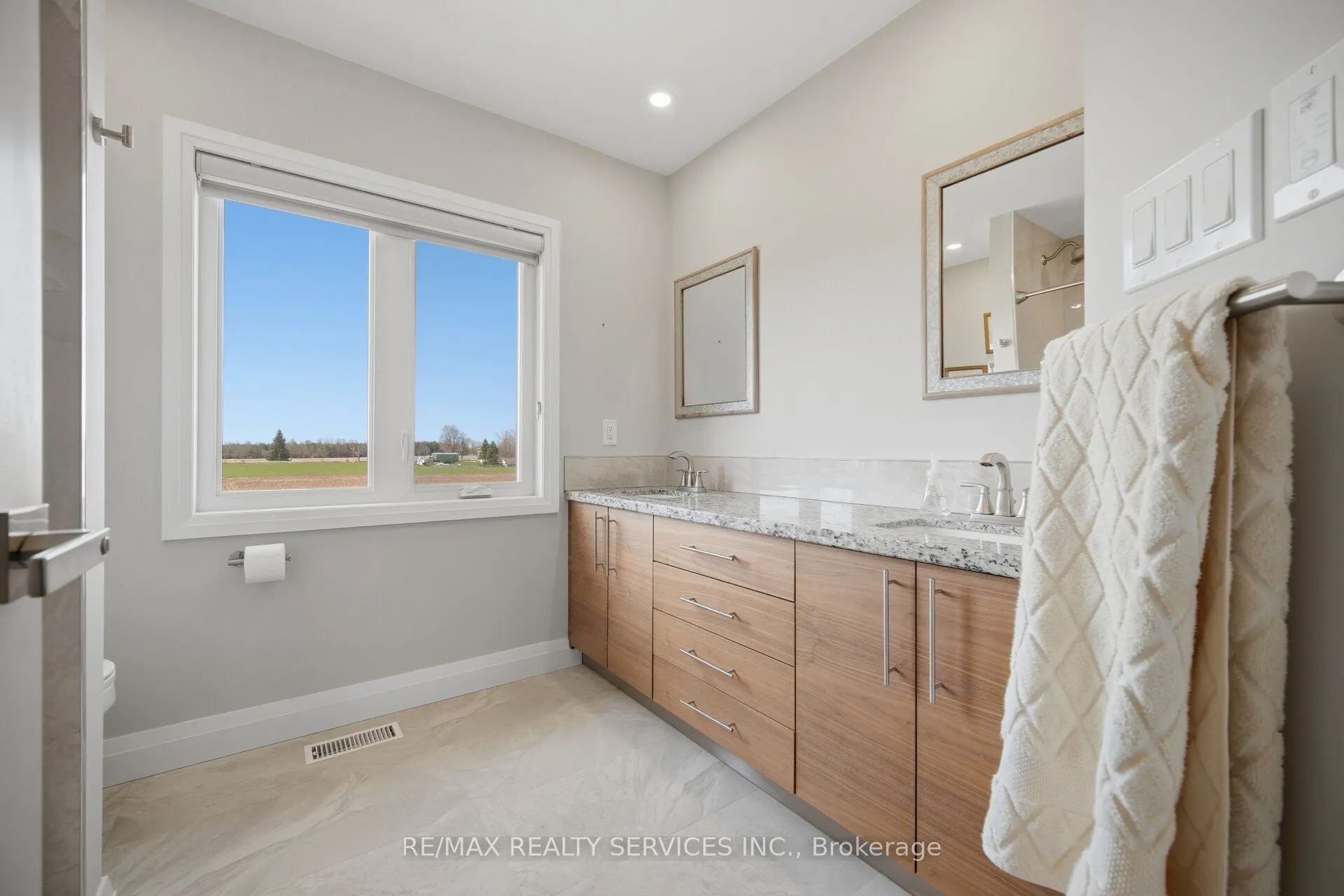 9522 Wellington 22 Road