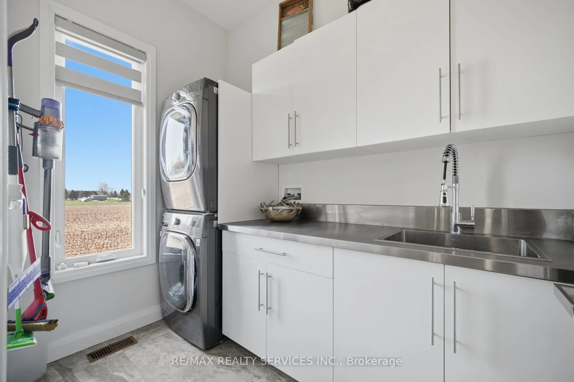 9522 Wellington 22 Road