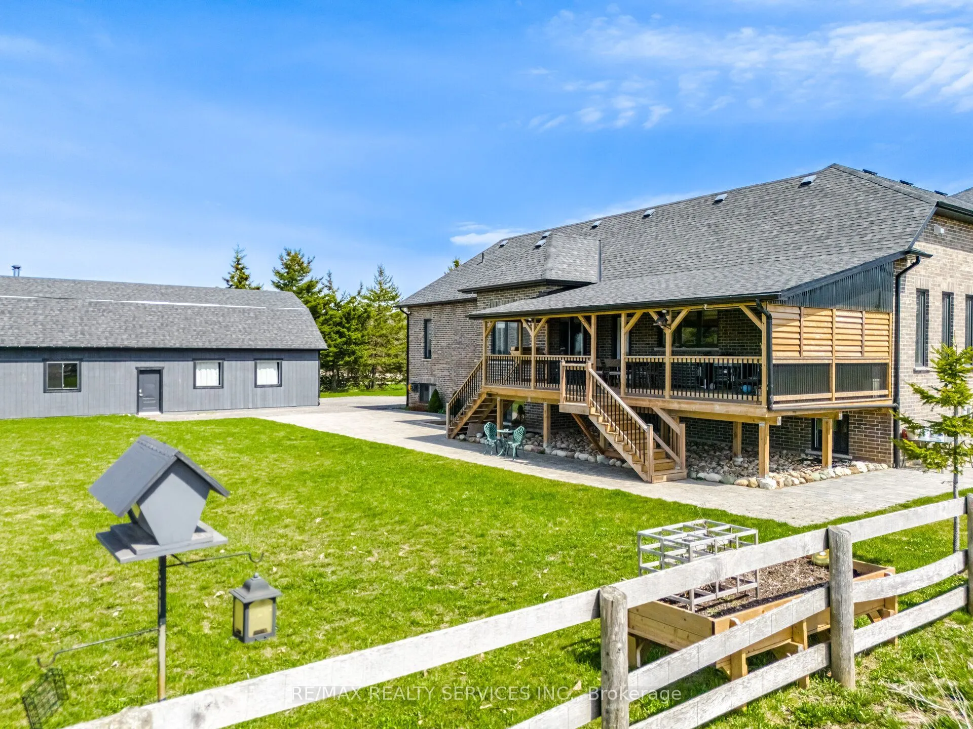 9522 Wellington 22 Road