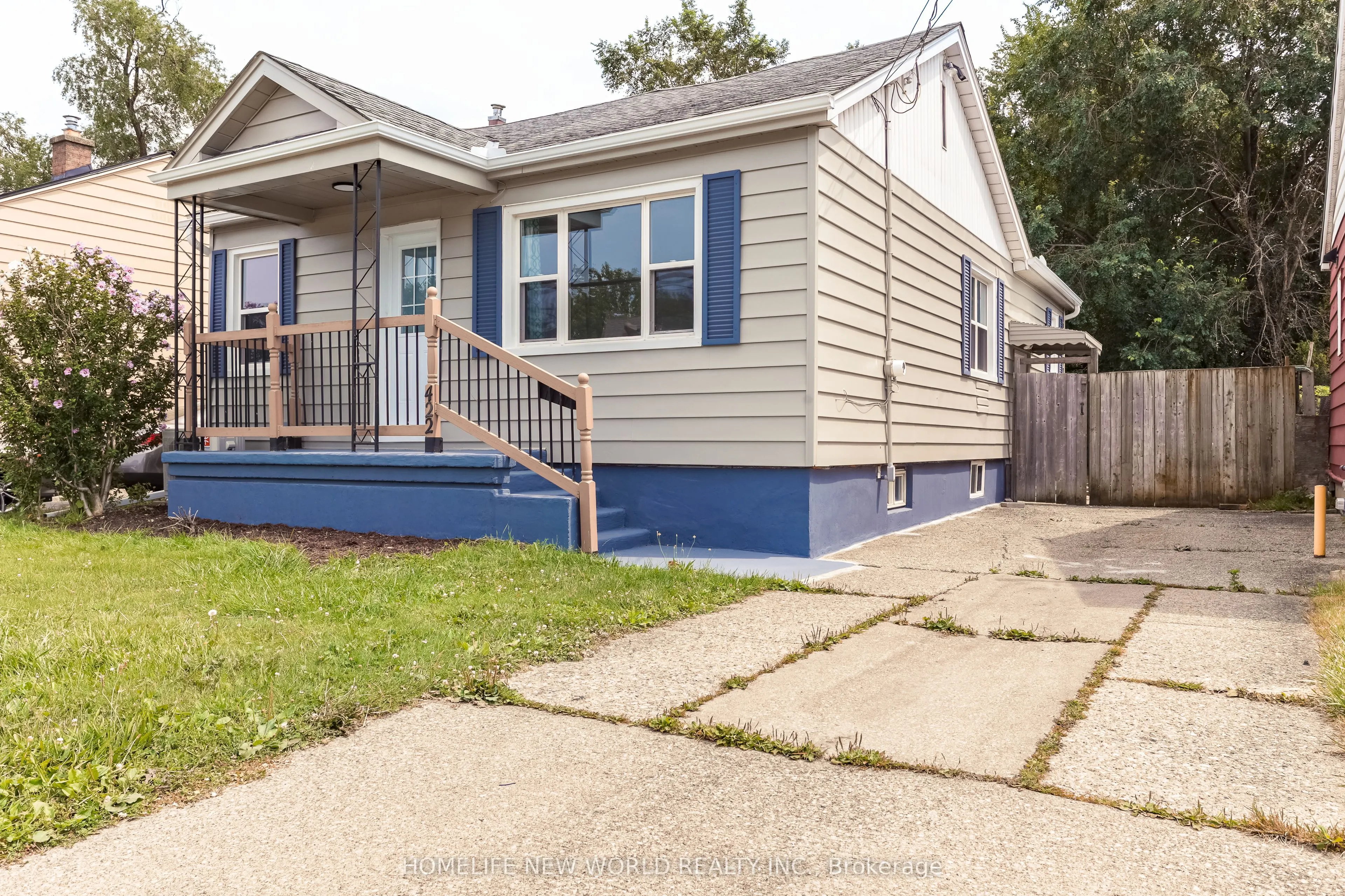 422 Welland Avenue