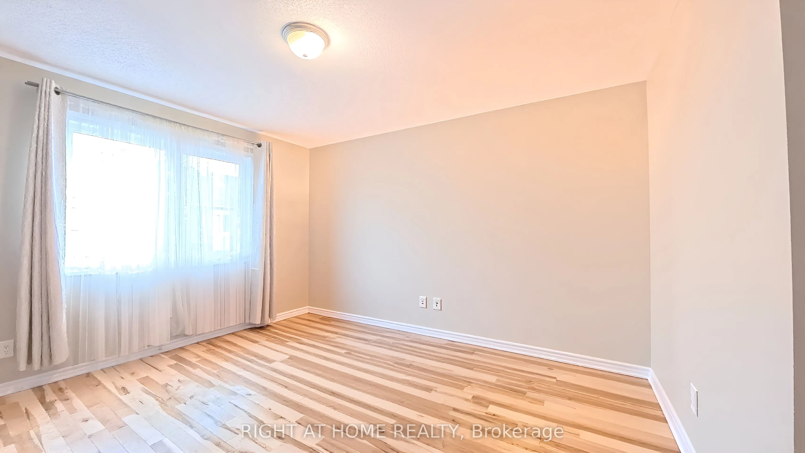 566 Dundonald Drive