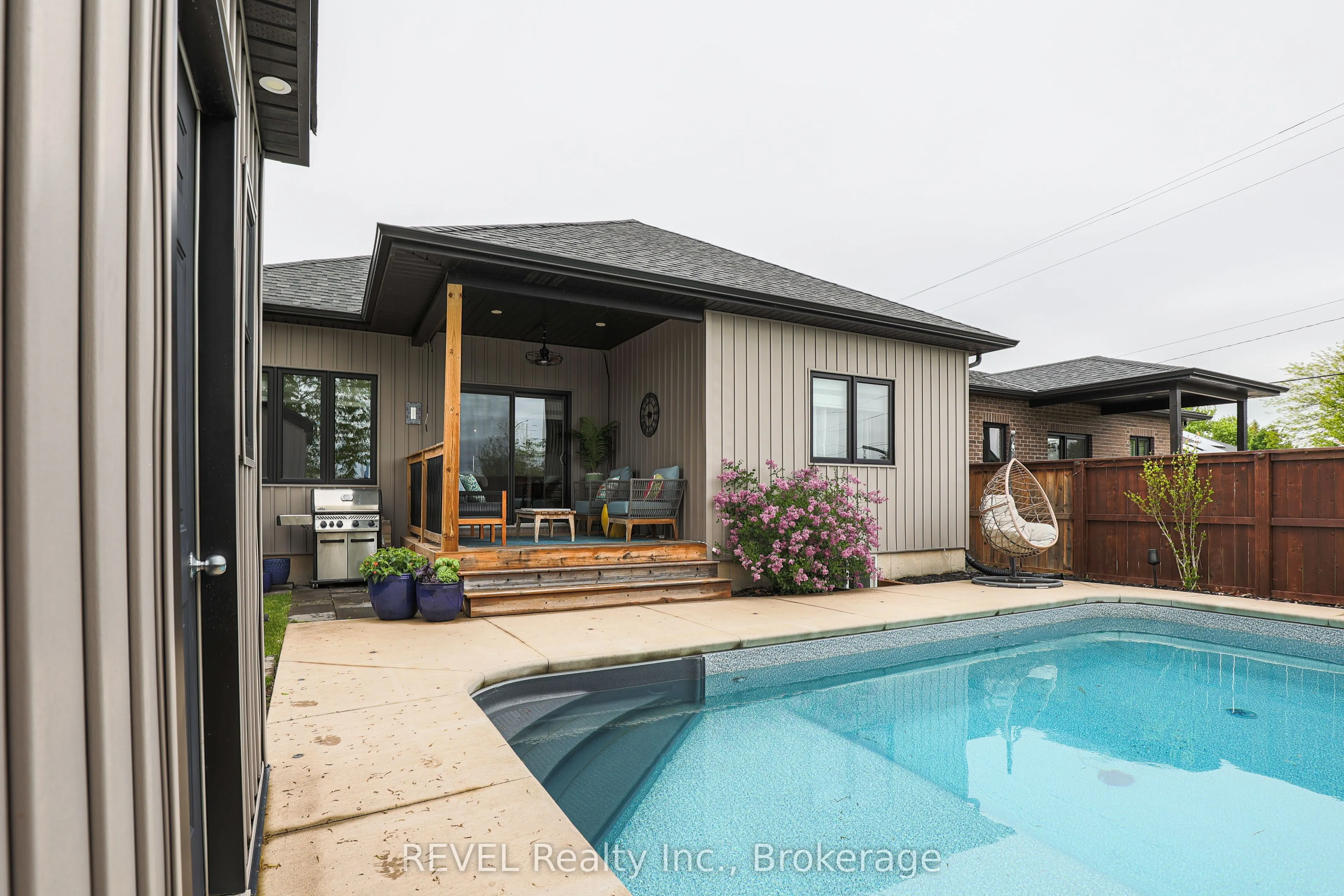 15 Willowbrook Drive