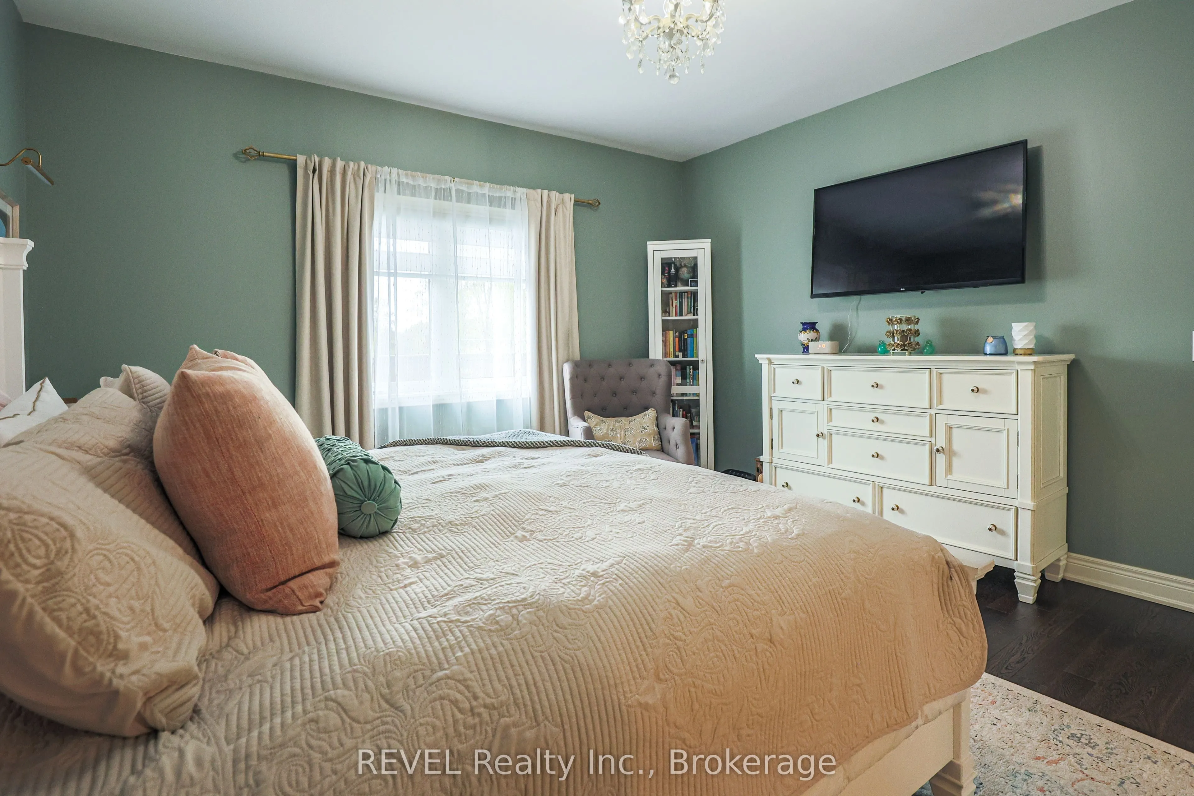 15 Willowbrook Drive