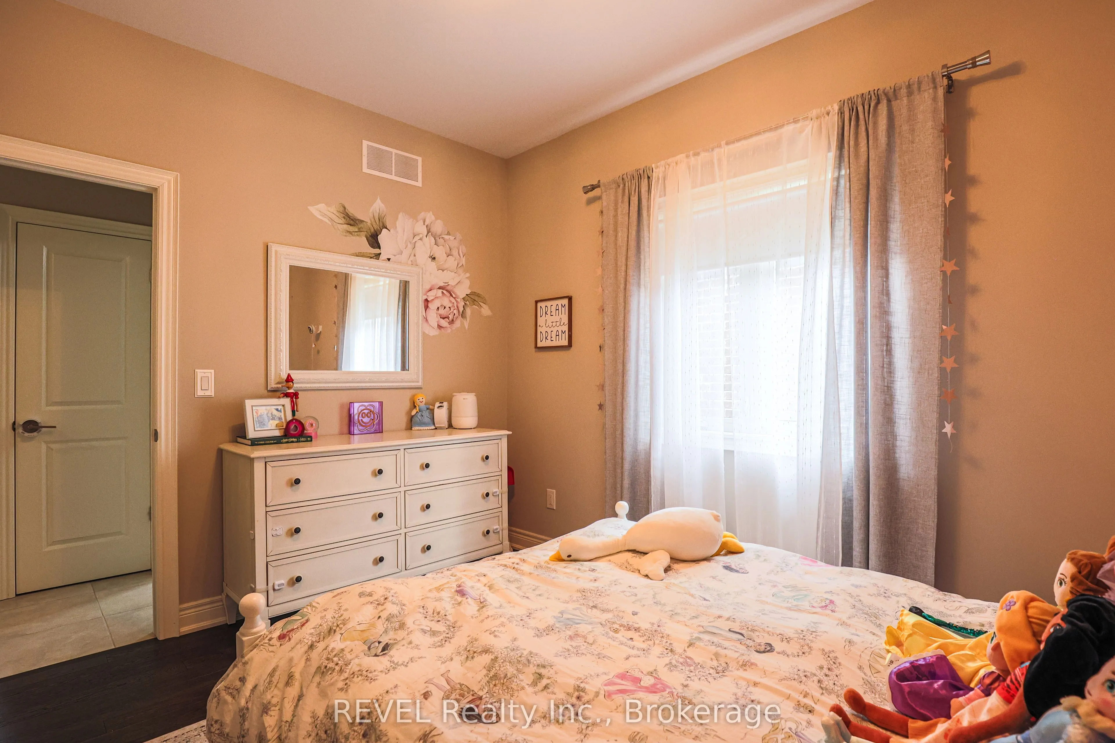 15 Willowbrook Drive