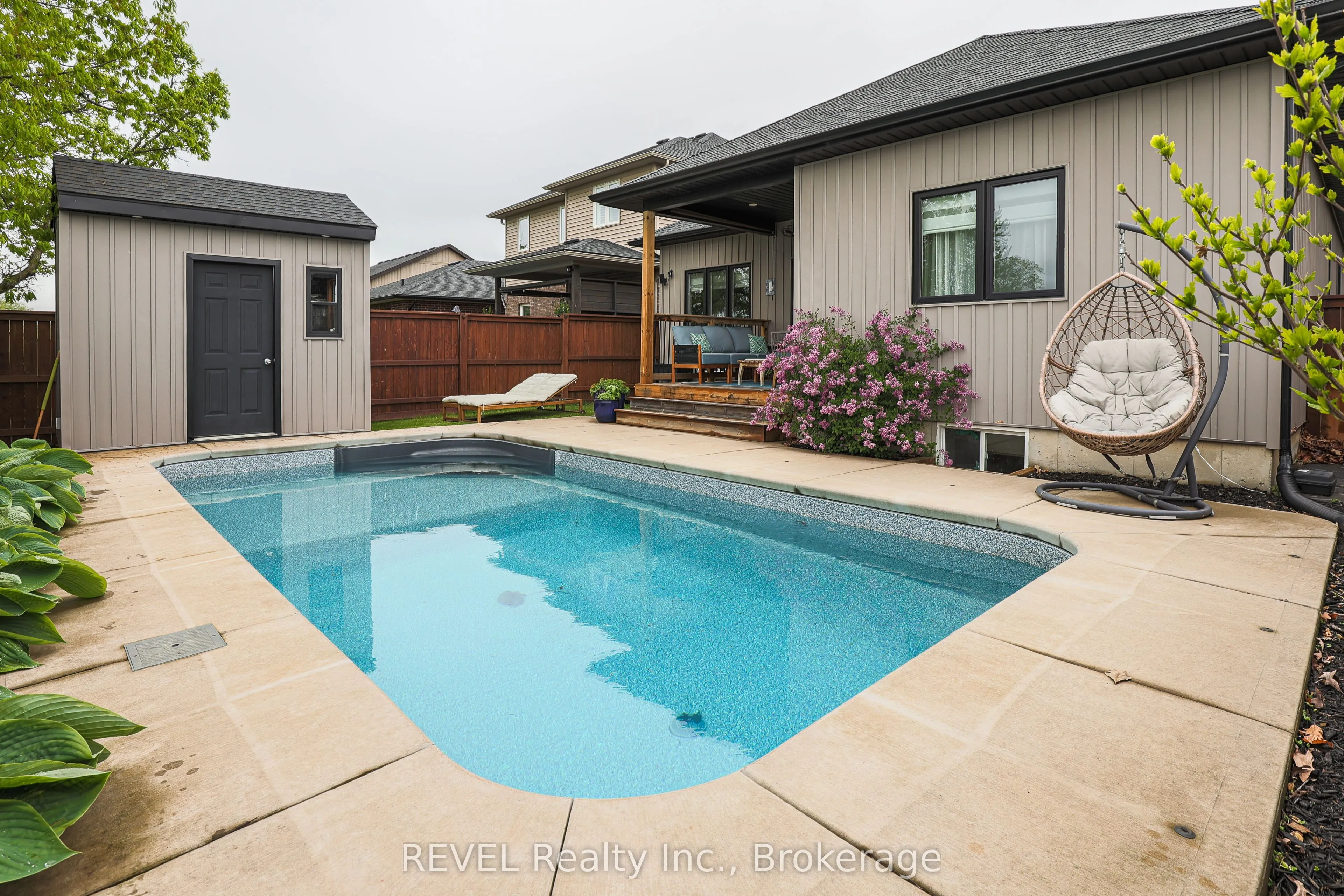 15 Willowbrook Drive