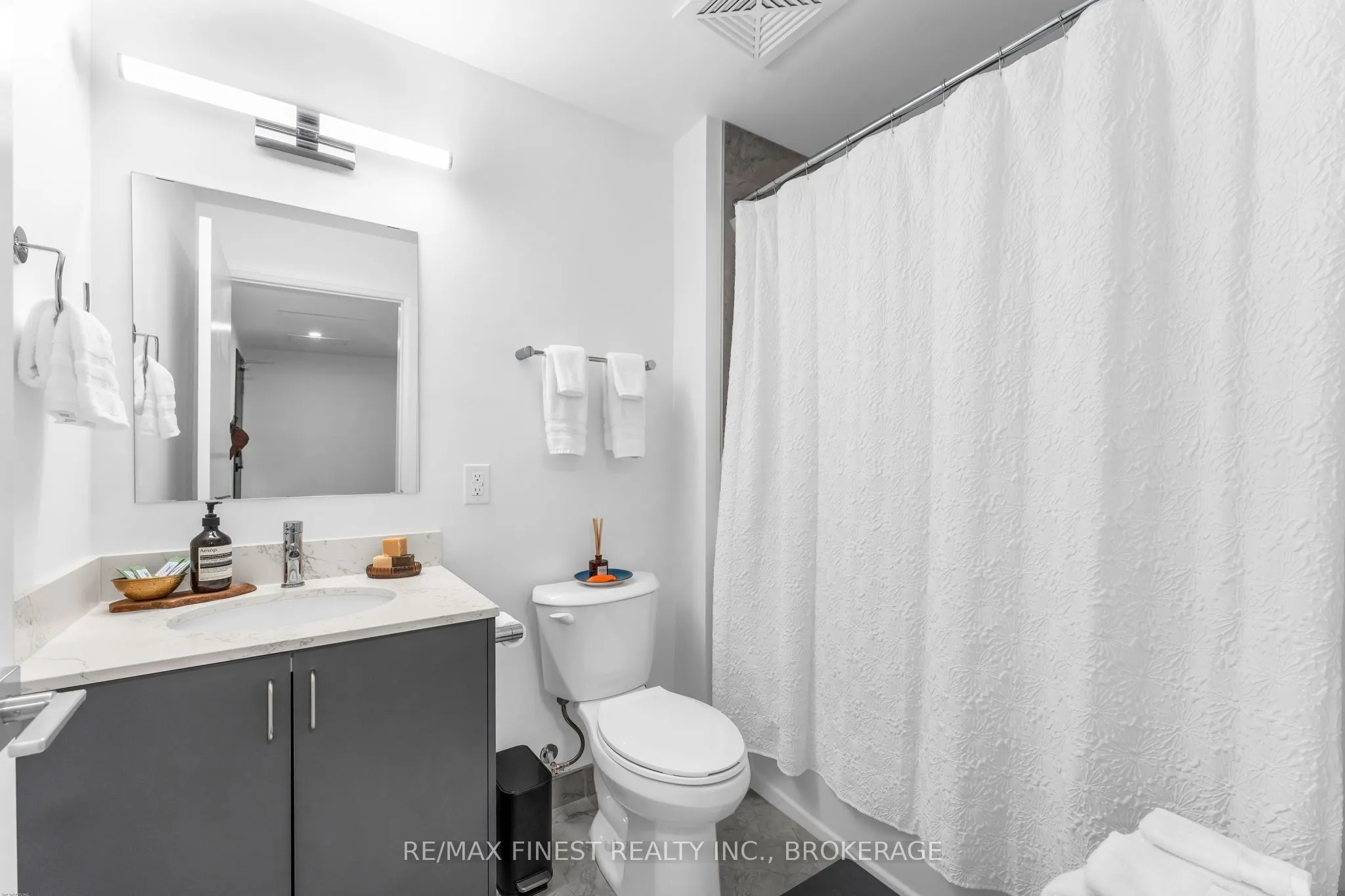 223 PRINCESS Street #801