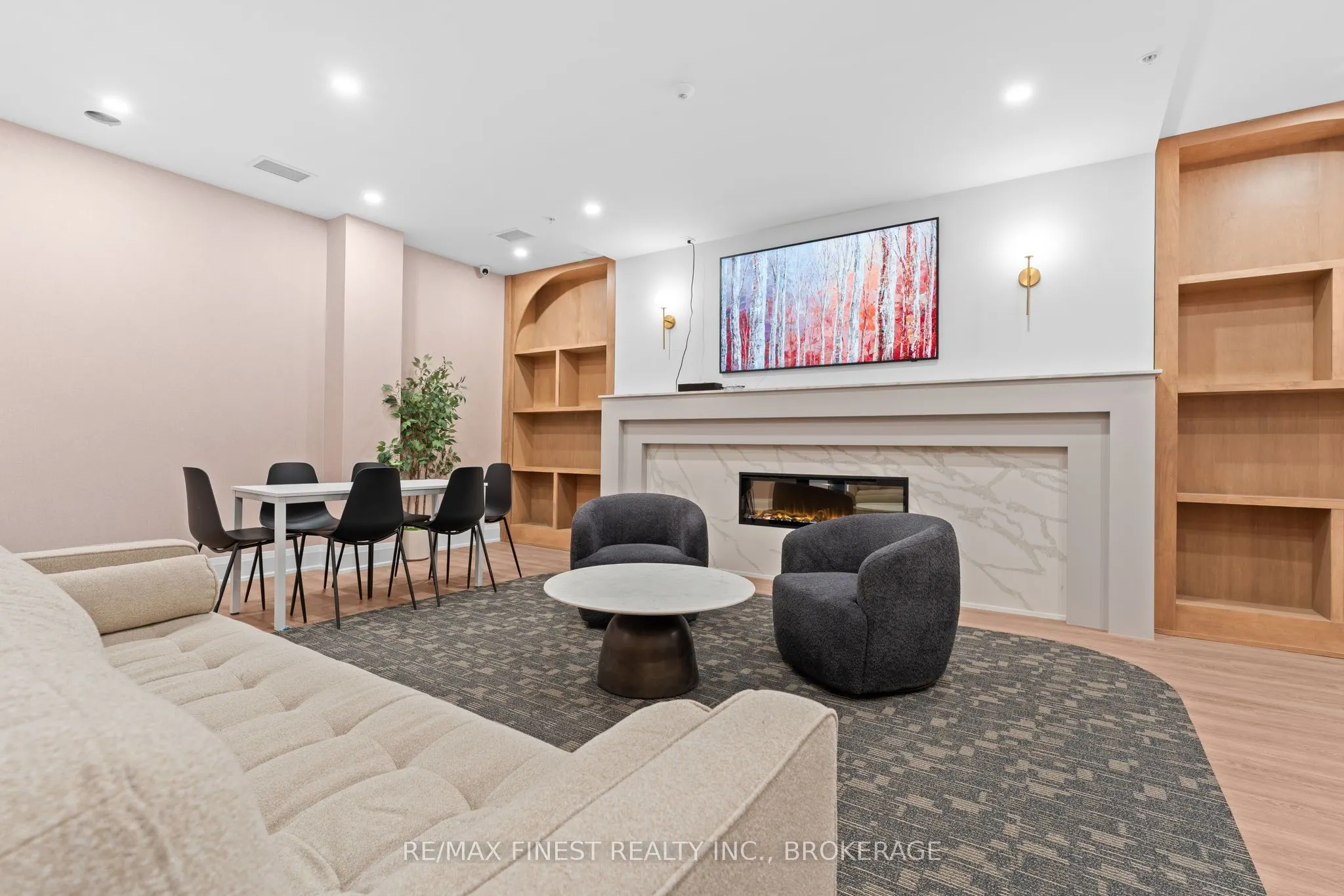 223 PRINCESS Street #801