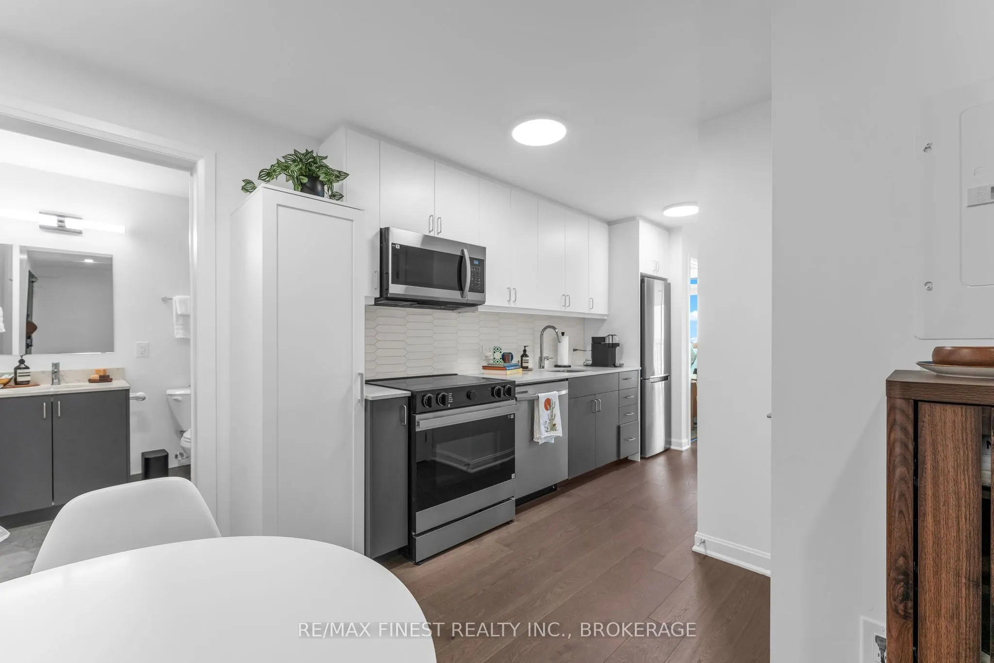 223 PRINCESS Street #801