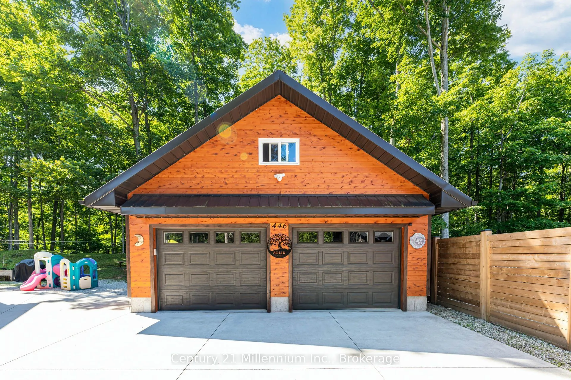 446 Manley Crescent
