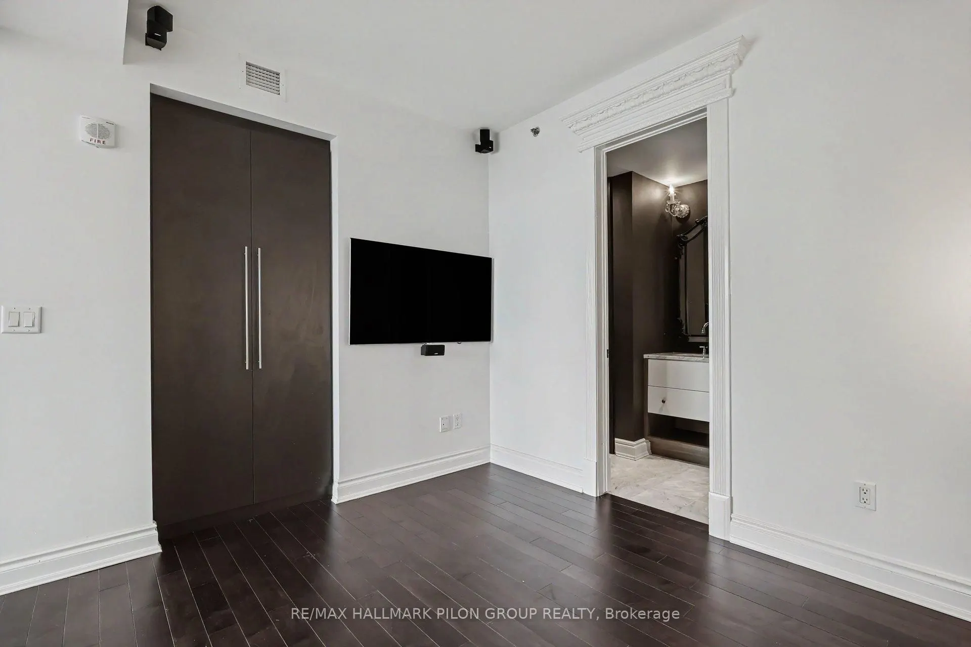 300 Lisgar Street #1512