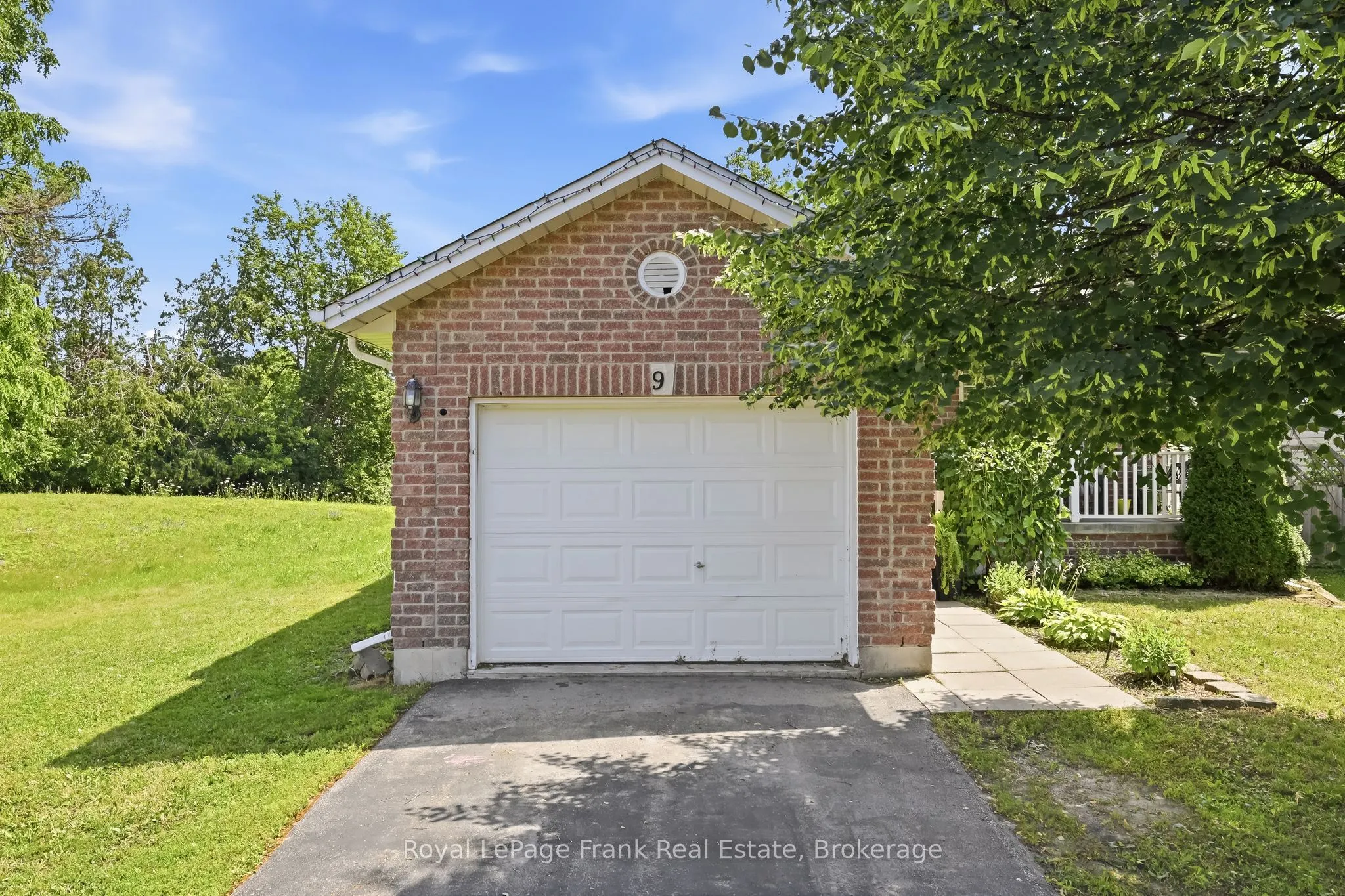 9 Durham Street W
