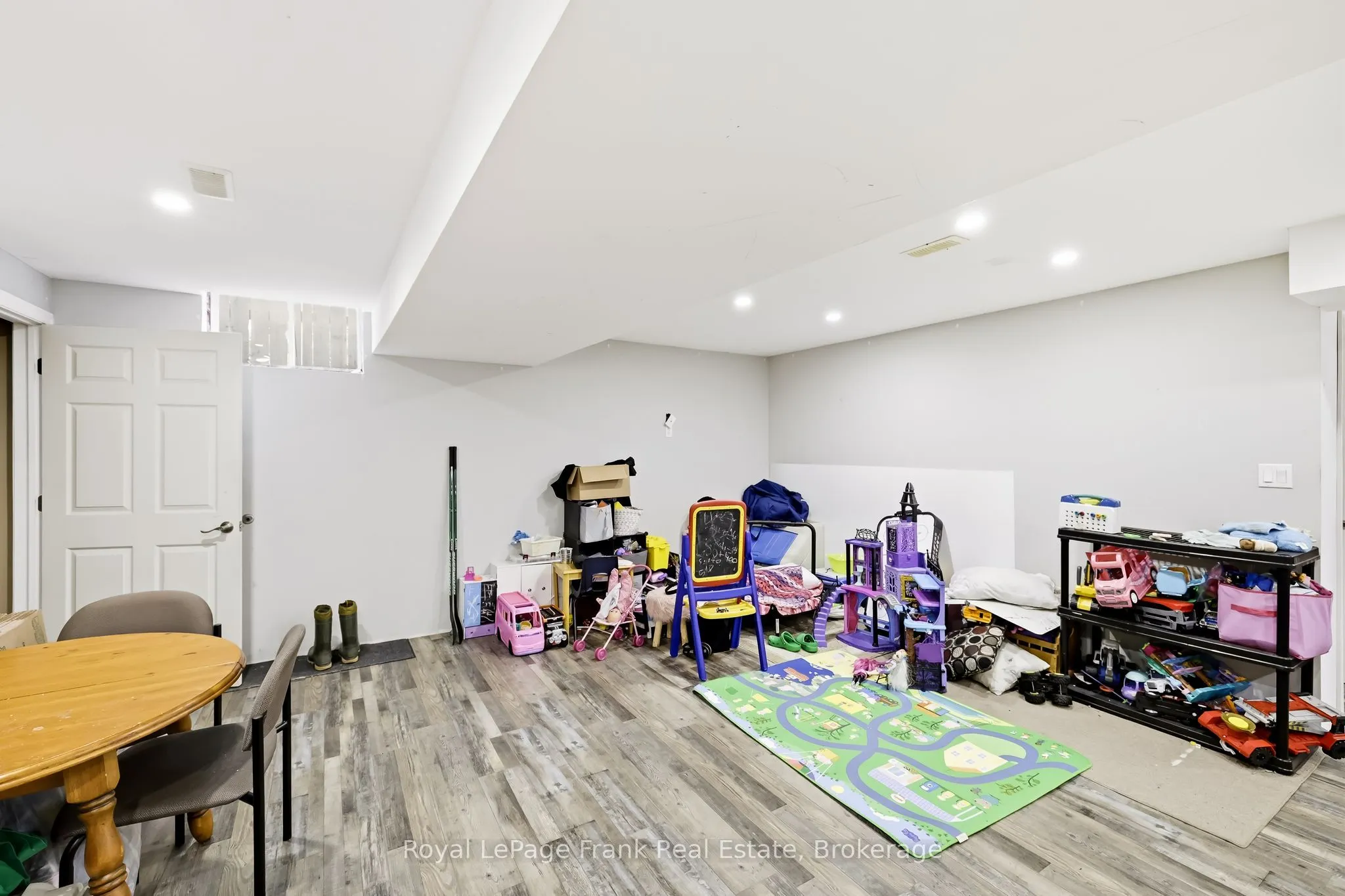 9 Durham Street W