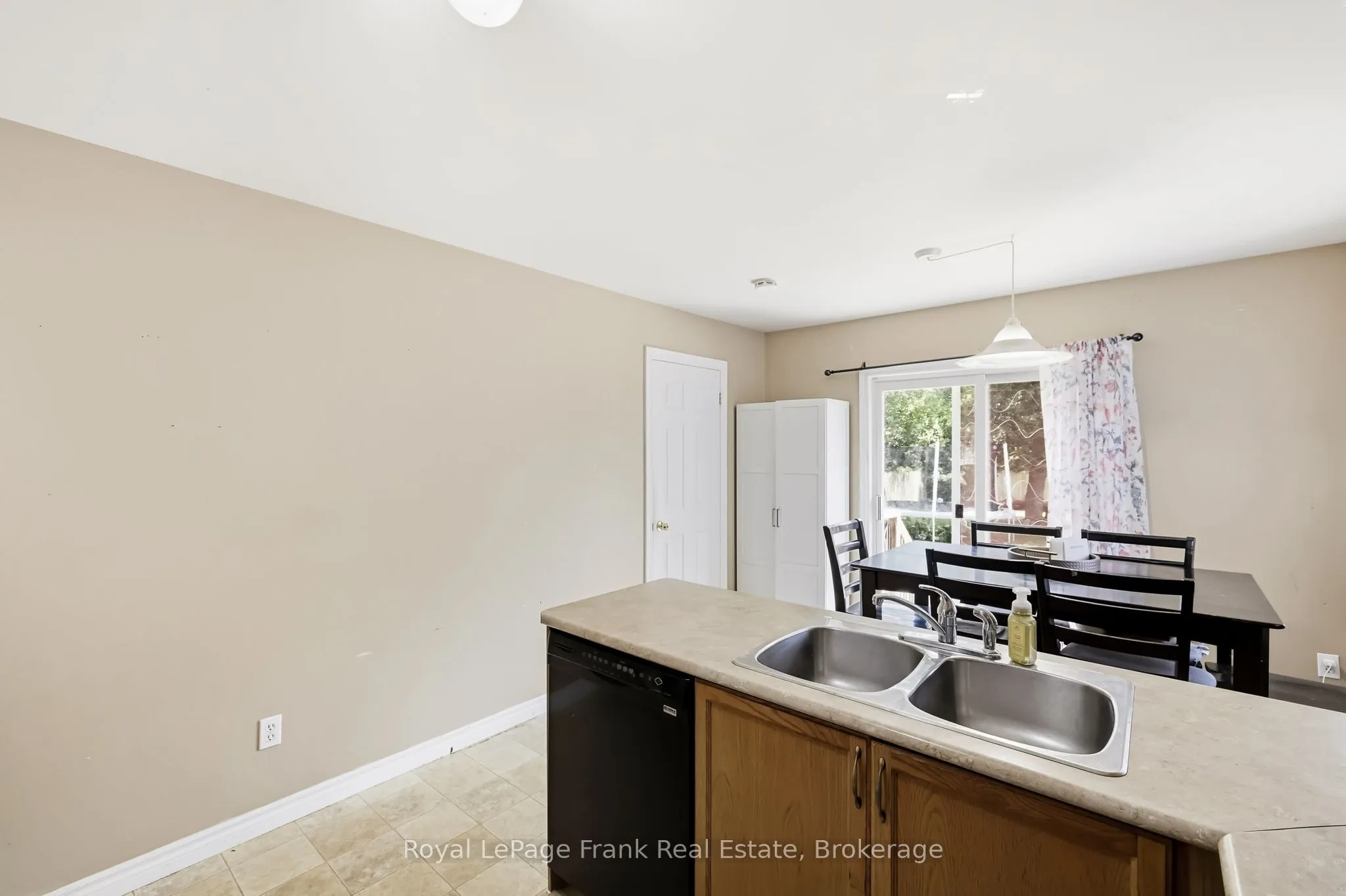 9 Durham Street W