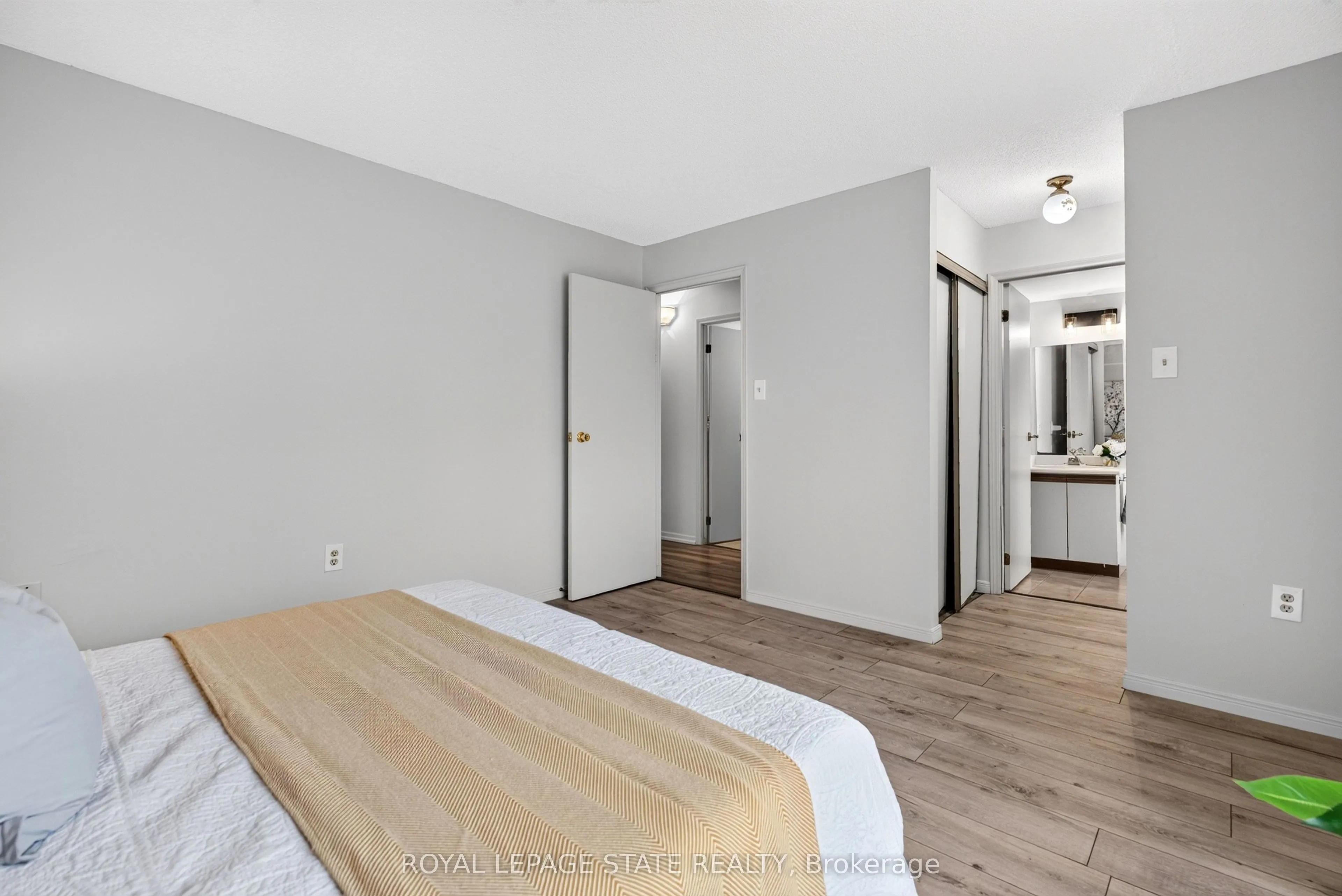 966 Queenston Road #203