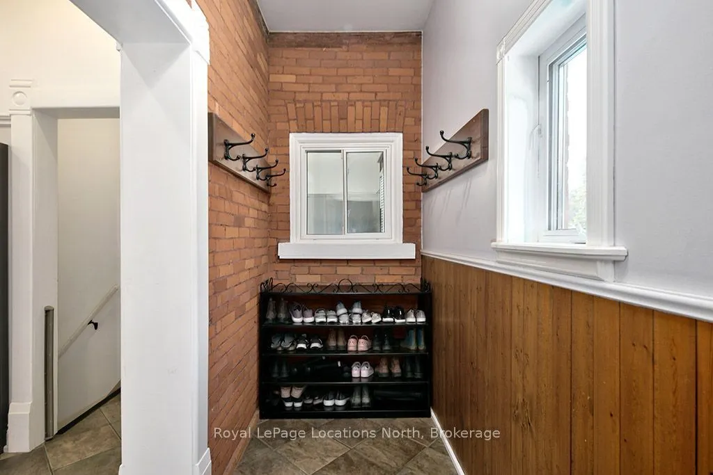 120 Marshall Street E