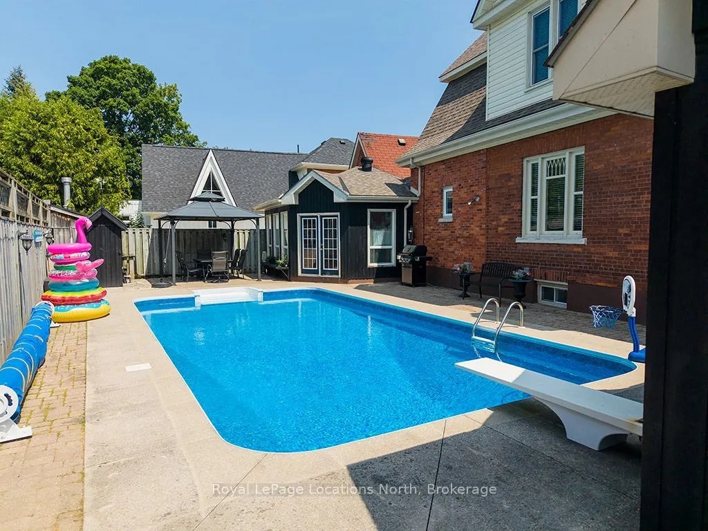 120 Marshall Street E