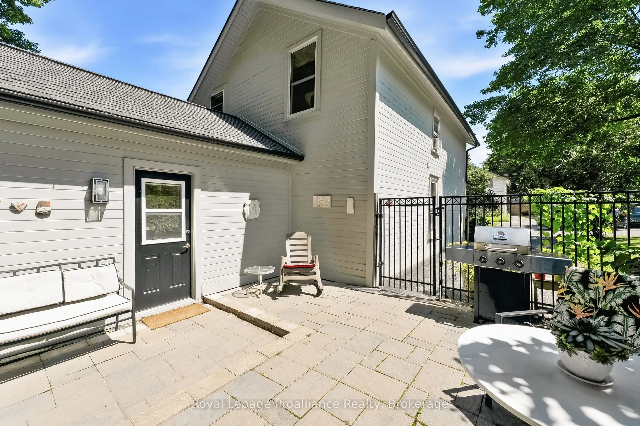 52 Bramley Street S