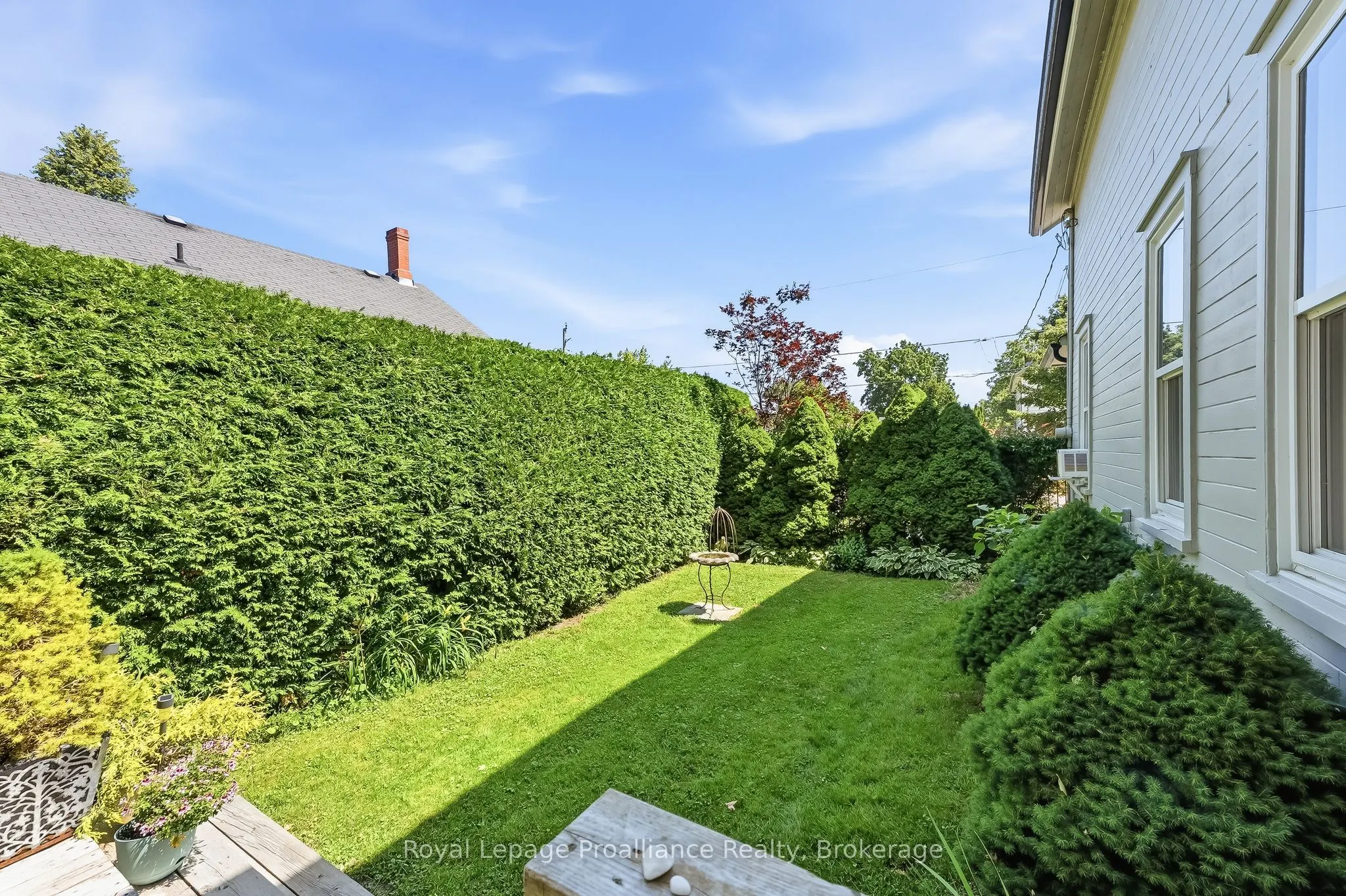 52 Bramley Street S