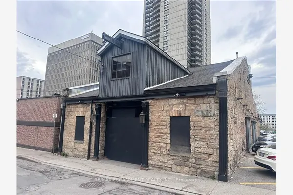 33 Bowen Street