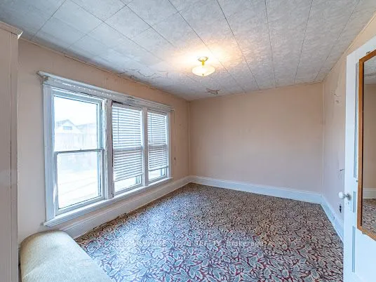 35 Sherman Avenue N