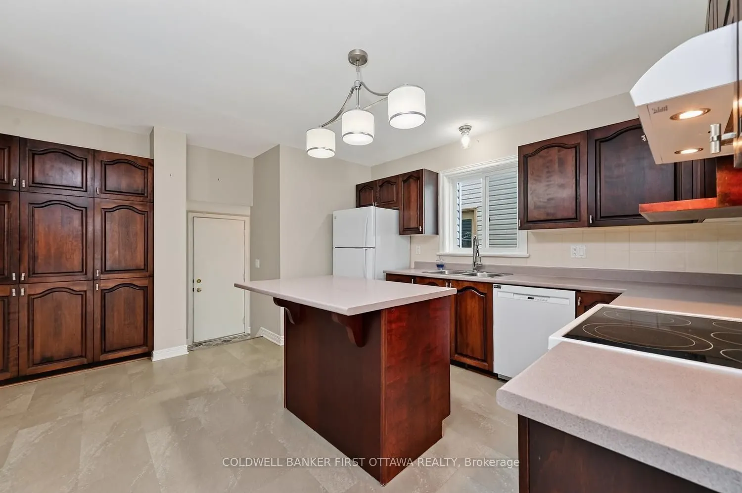 30 Rideaucrest Drive