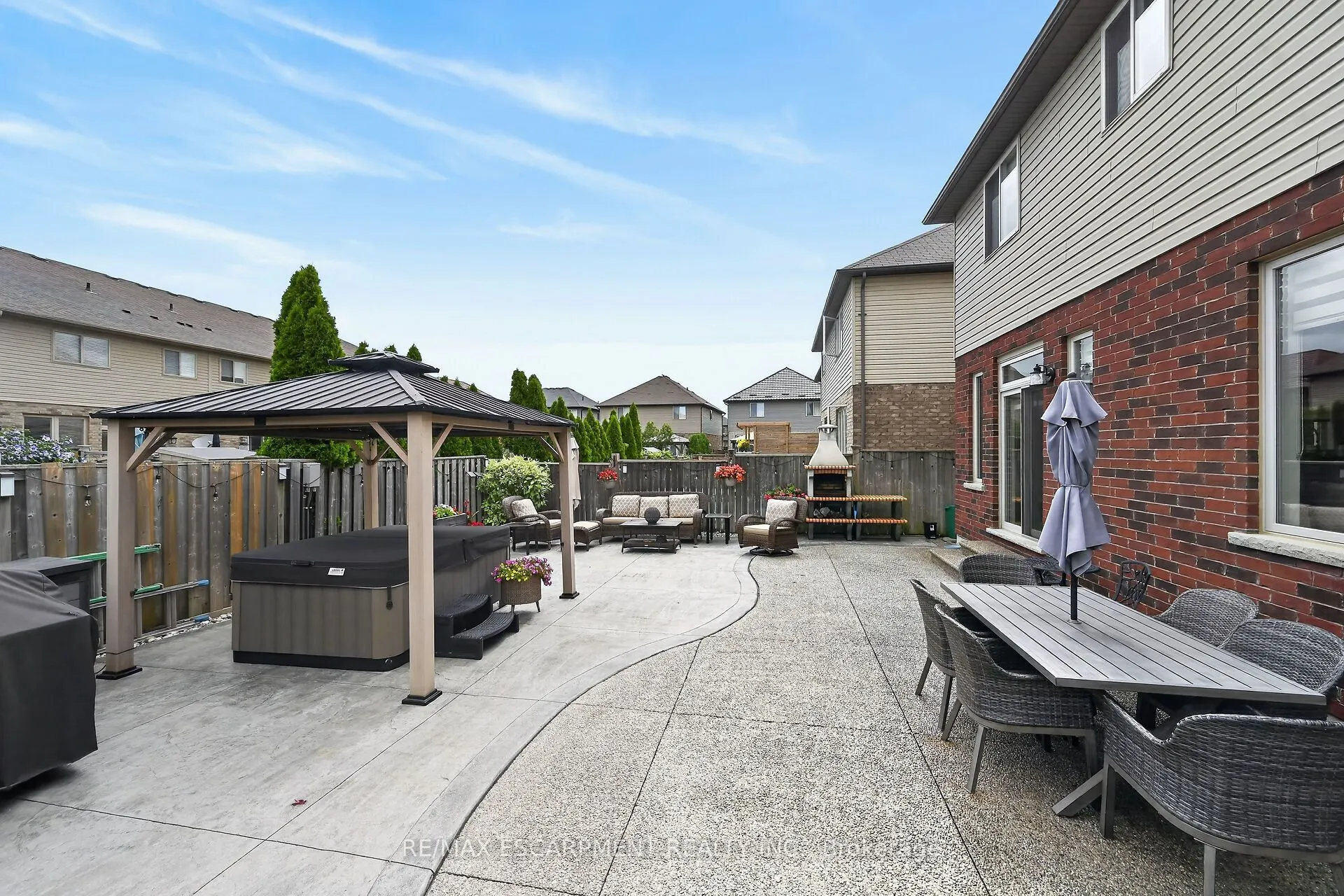 68 GARINGER Crescent