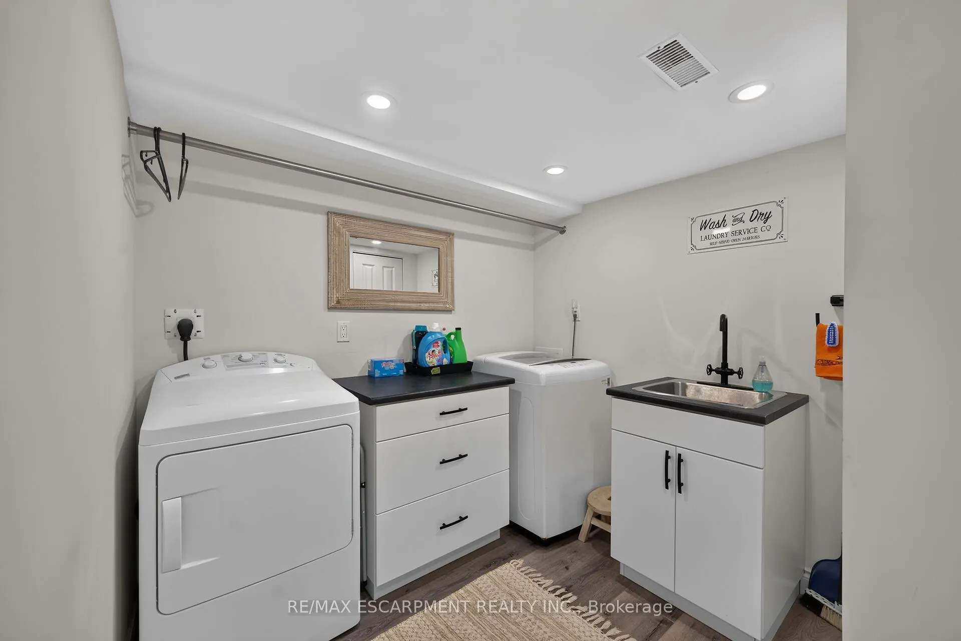 68 GARINGER Crescent