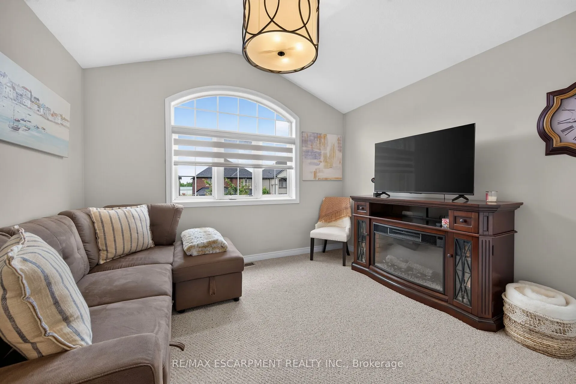 68 GARINGER Crescent