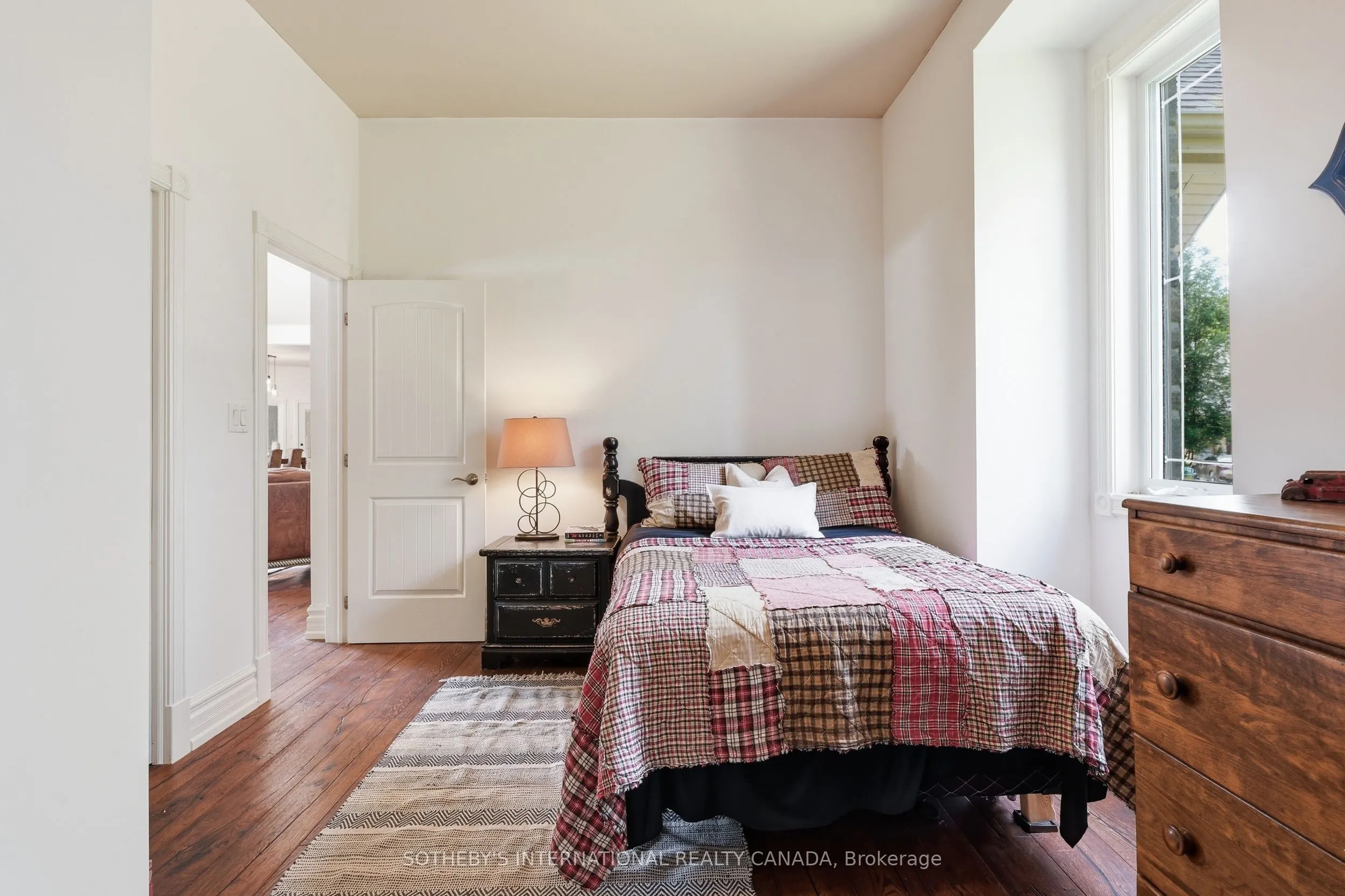 428300 25 Side Road
