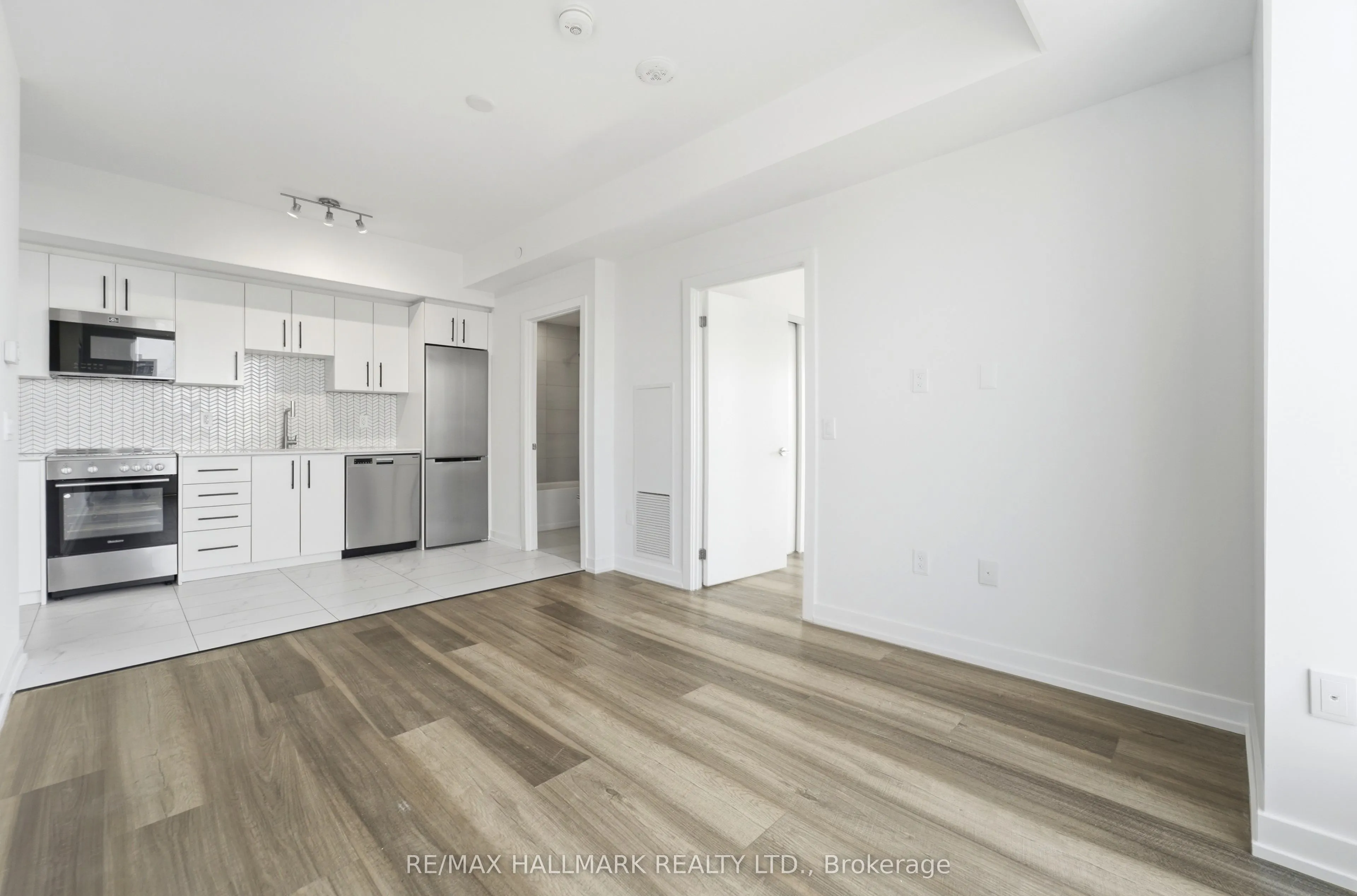 5 Wellington Street S #1406