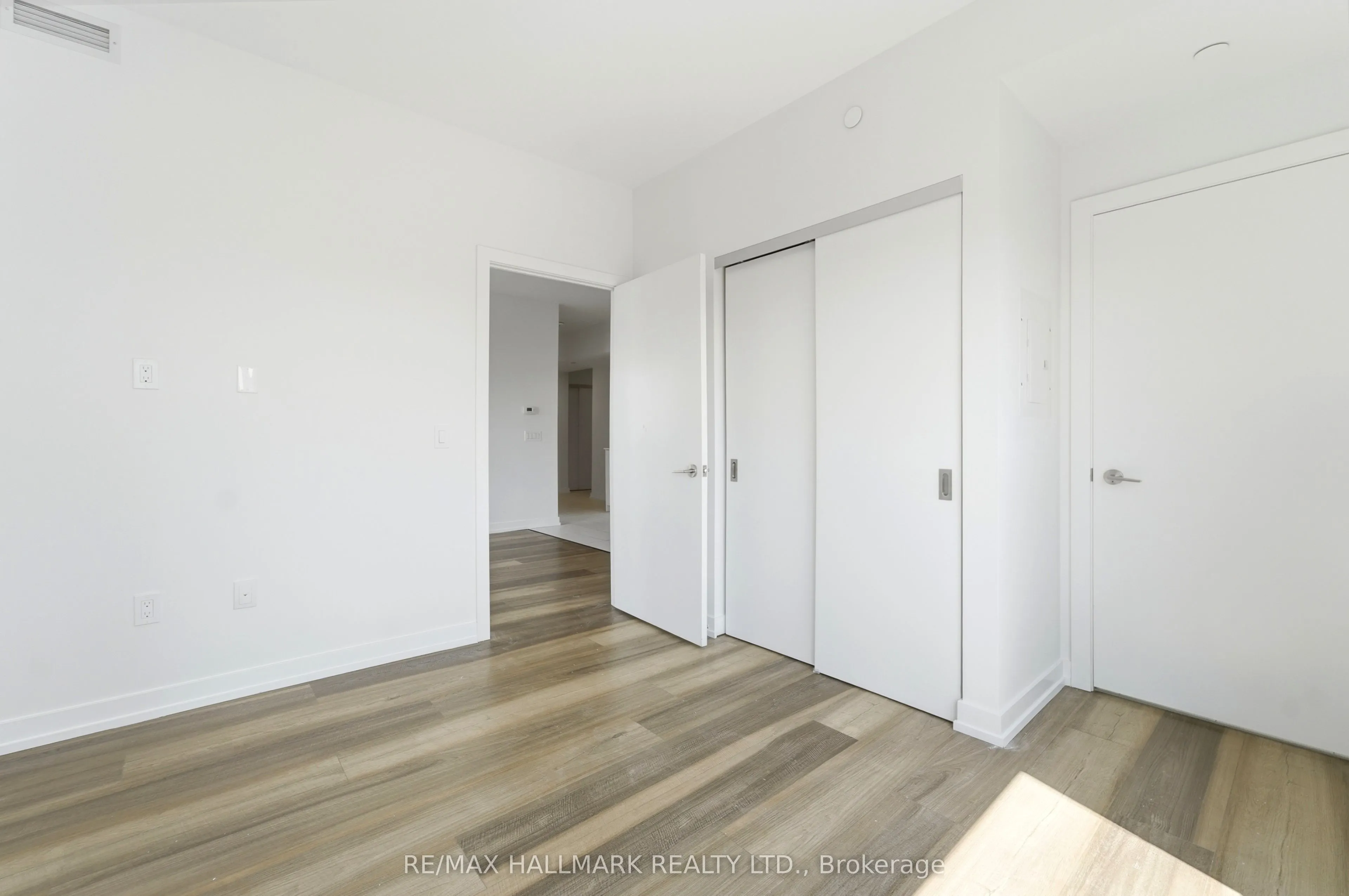 5 Wellington Street S #1406