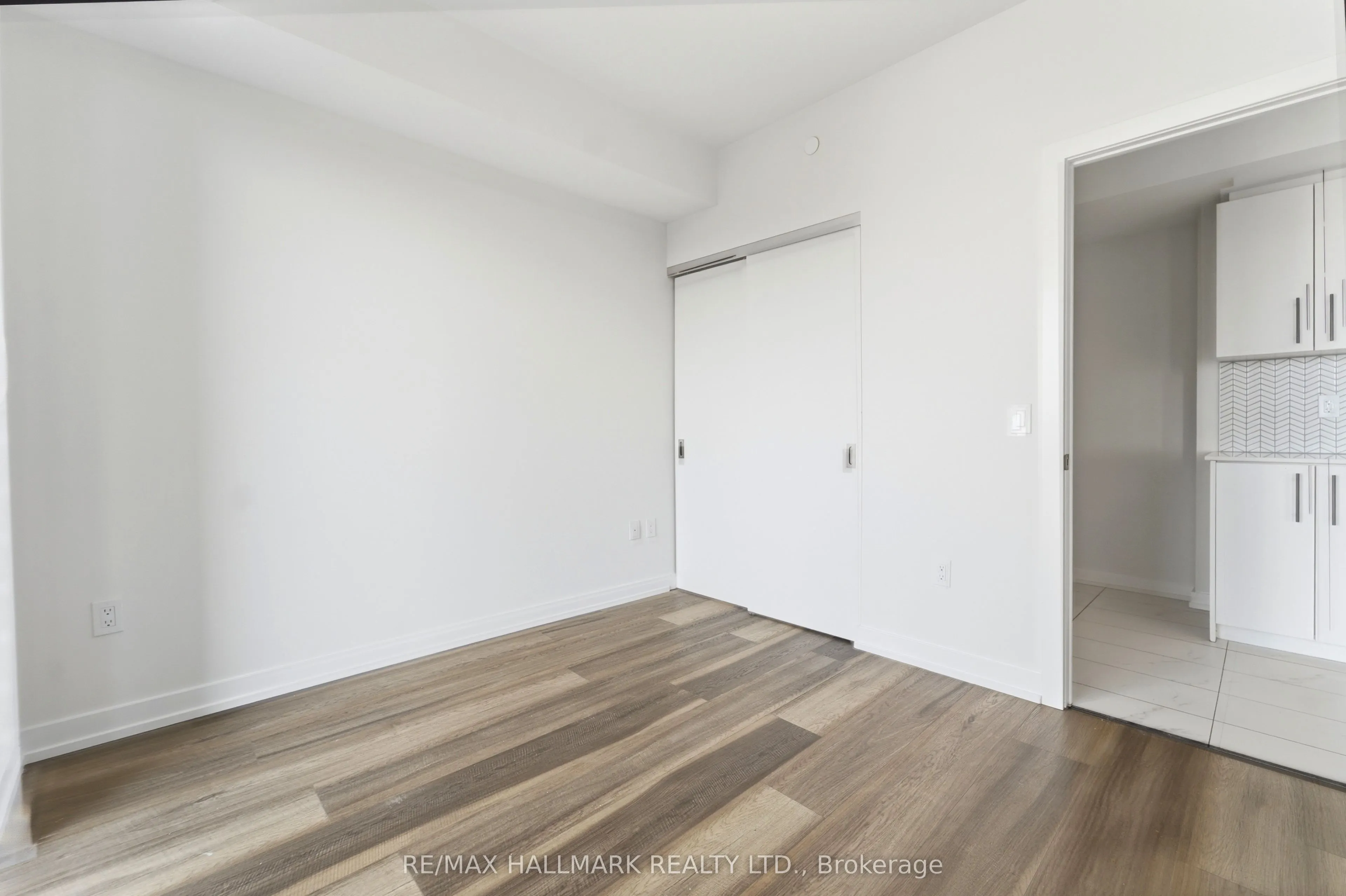 5 Wellington Street S #1406