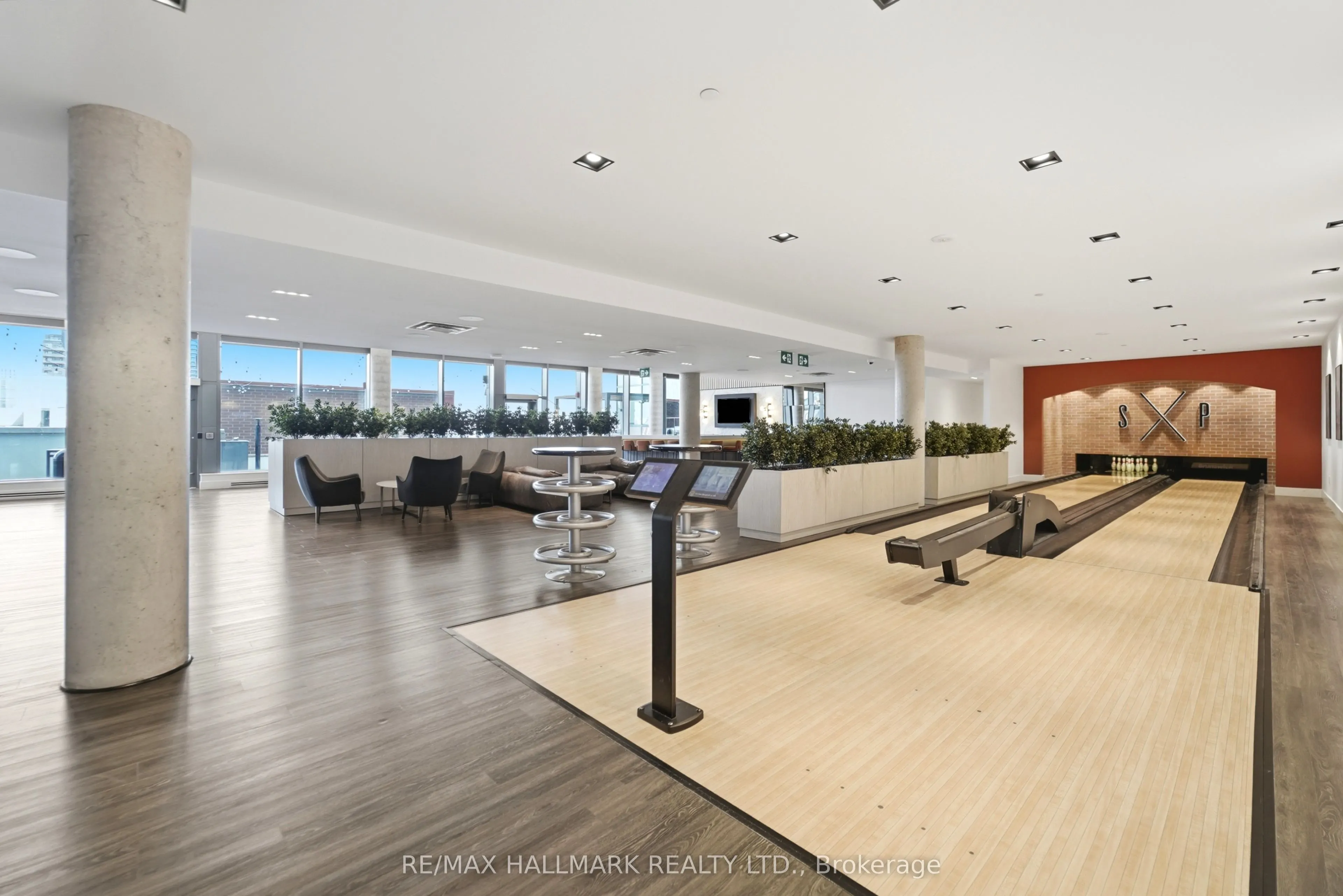 5 Wellington Street S #1406