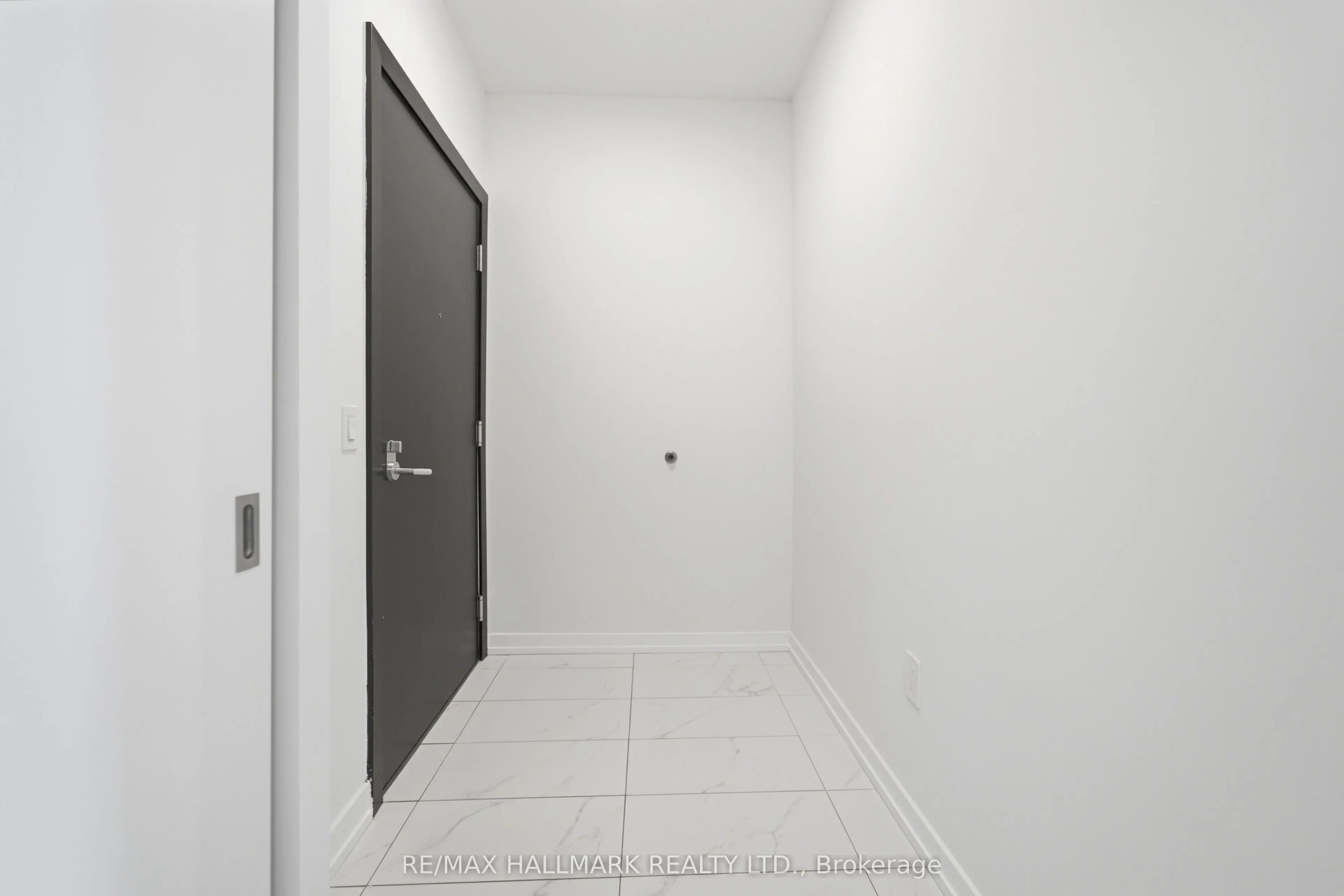 5 Wellington Street S #1406