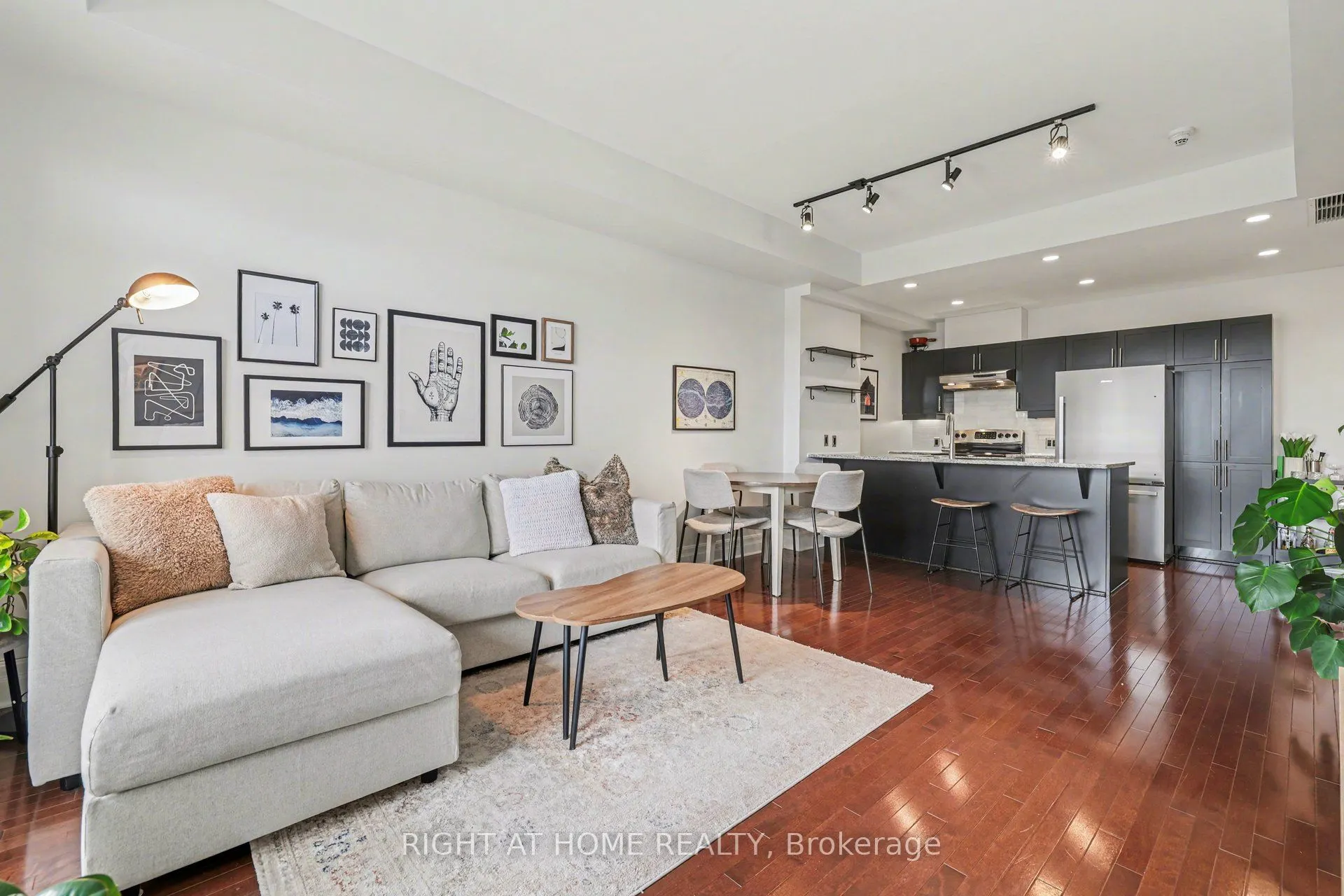 330 Loretta Avenue S #810